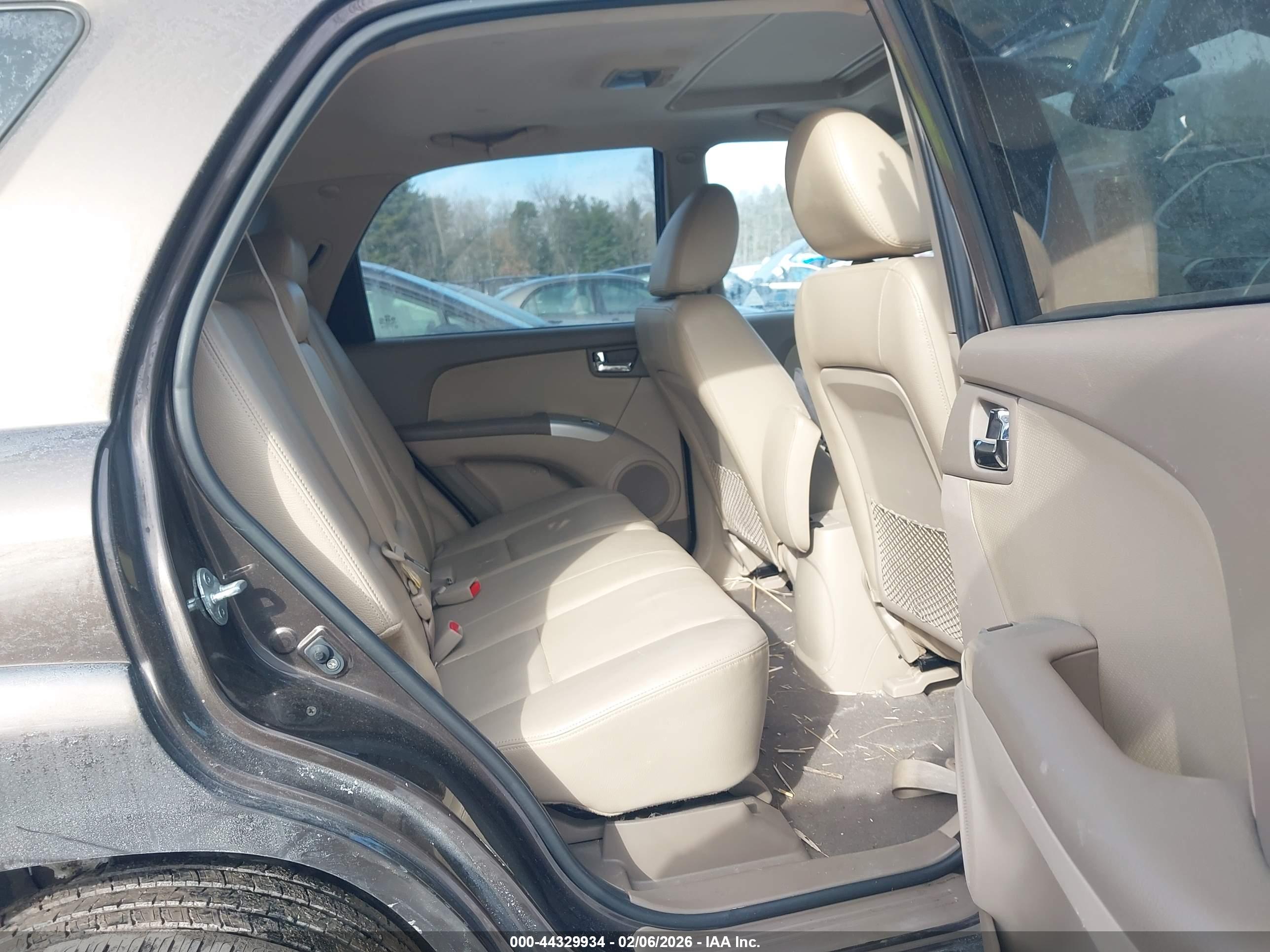 KIA SPORTAGE image 8