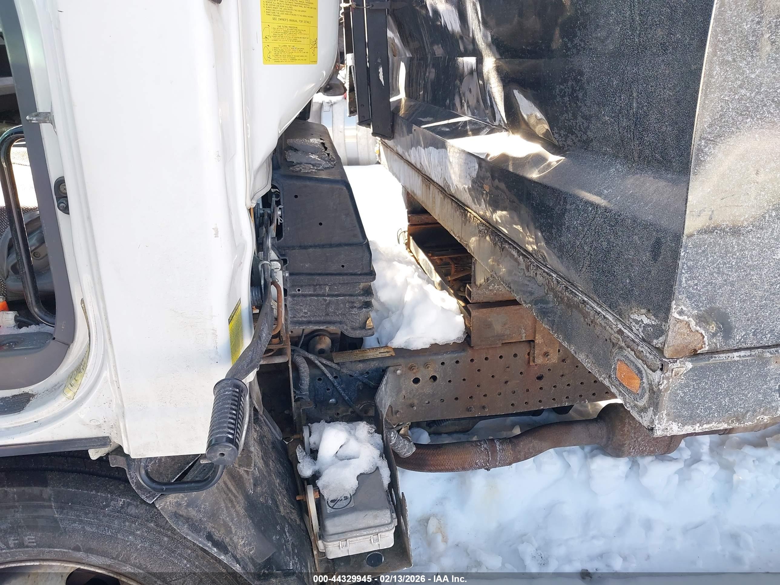 ISUZU NPR image 10