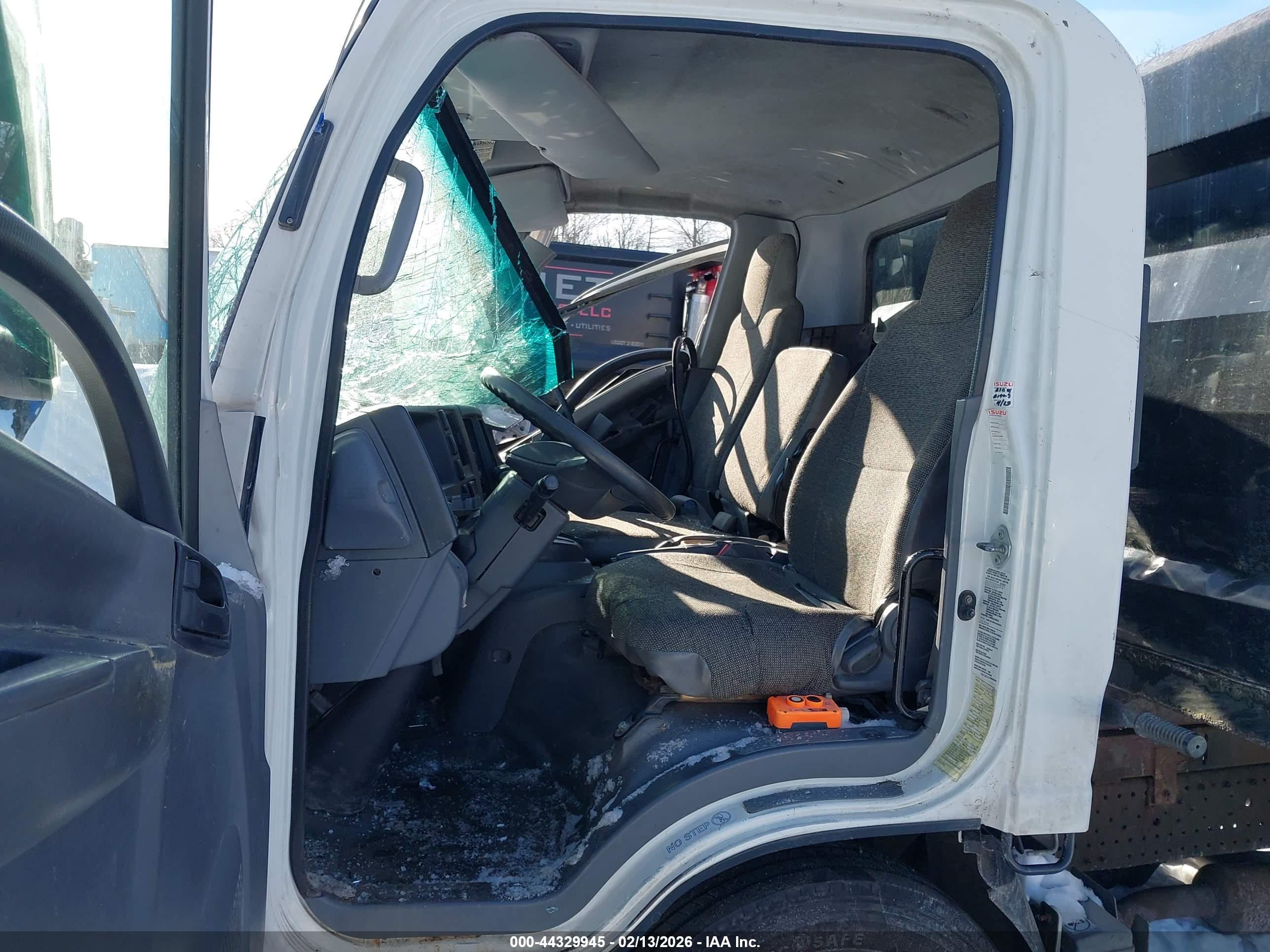 ISUZU NPR image 8