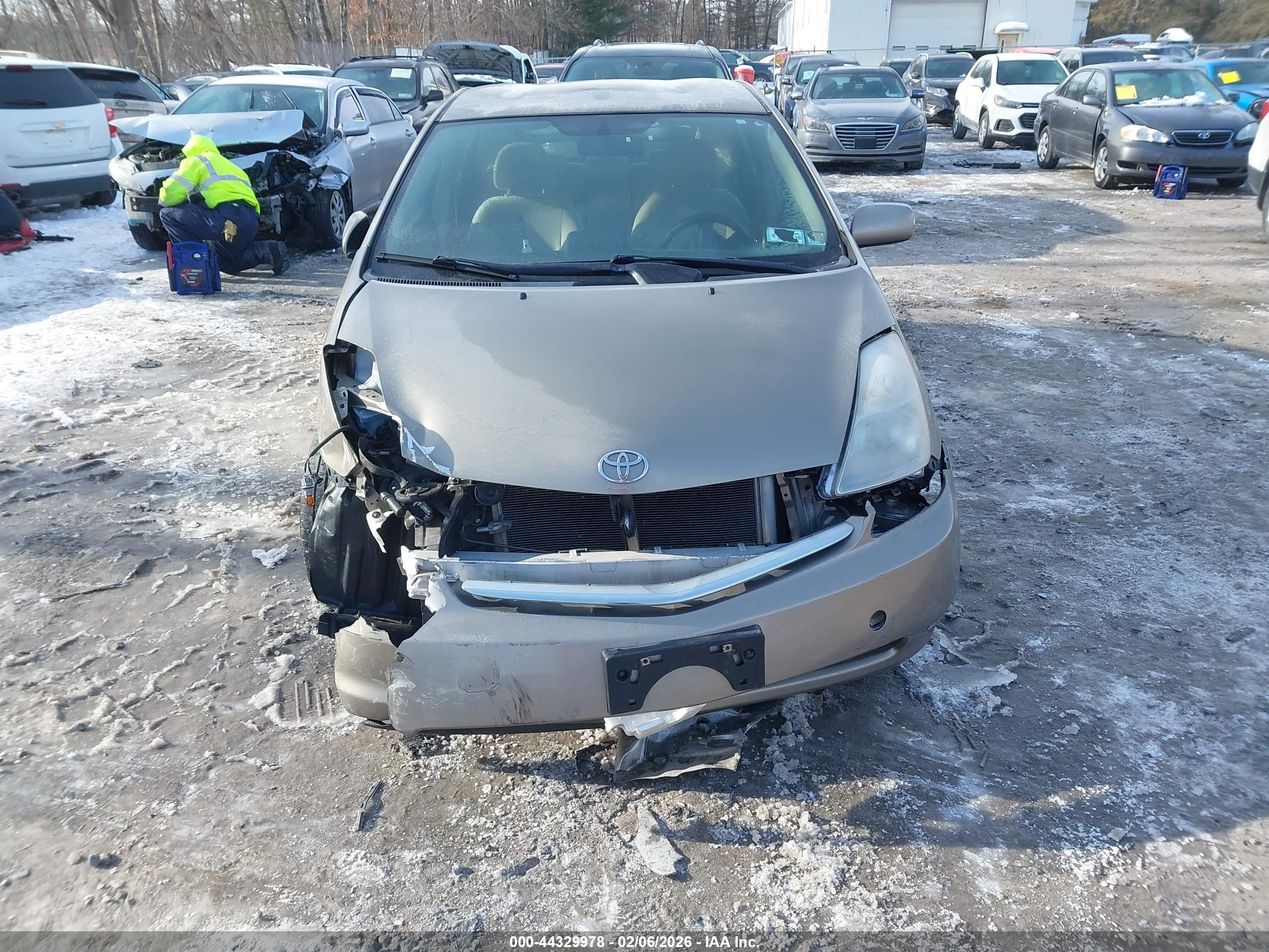 TOYOTA PRIUS image 6
