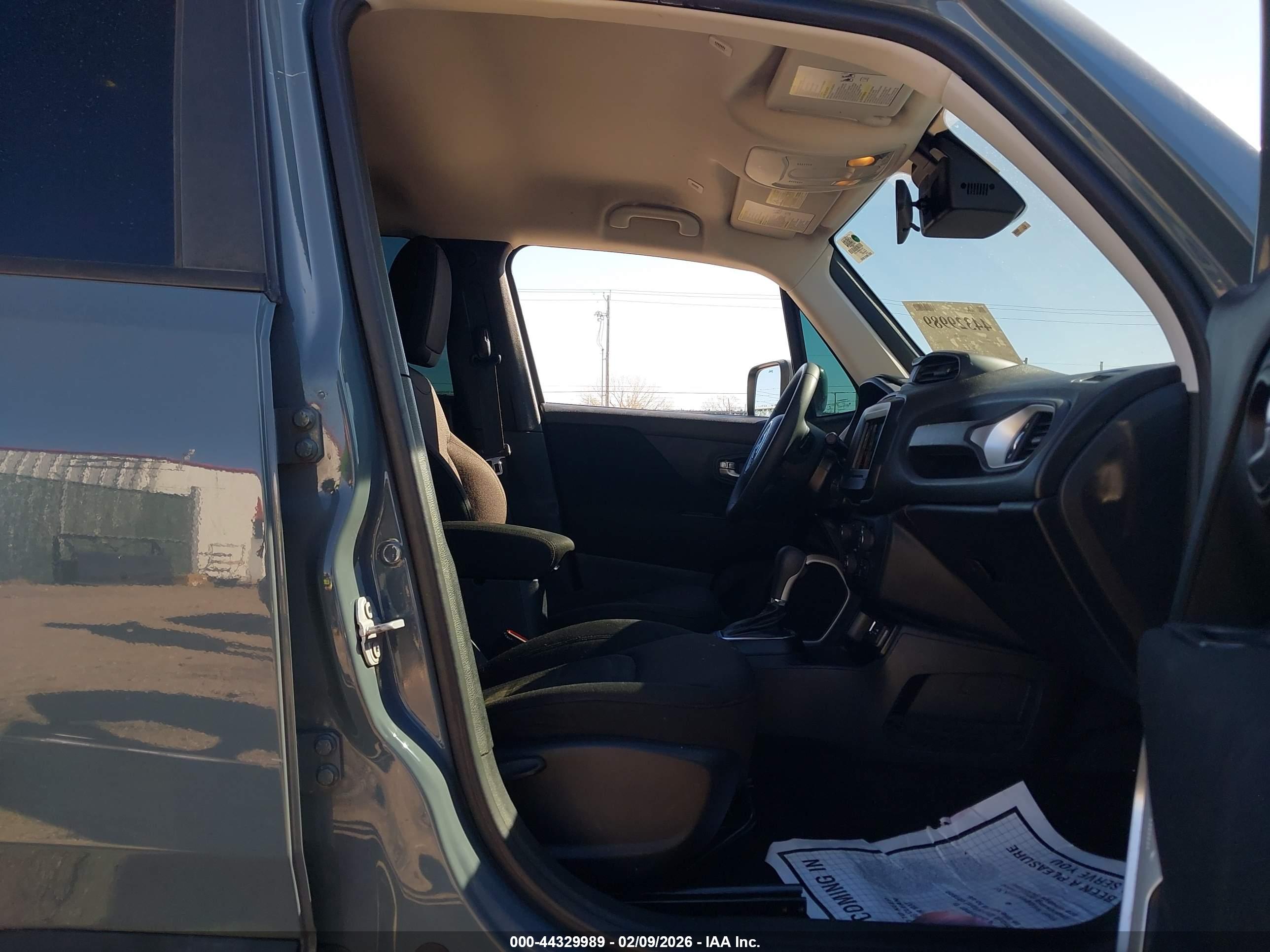 JEEP RENEGADE image 5