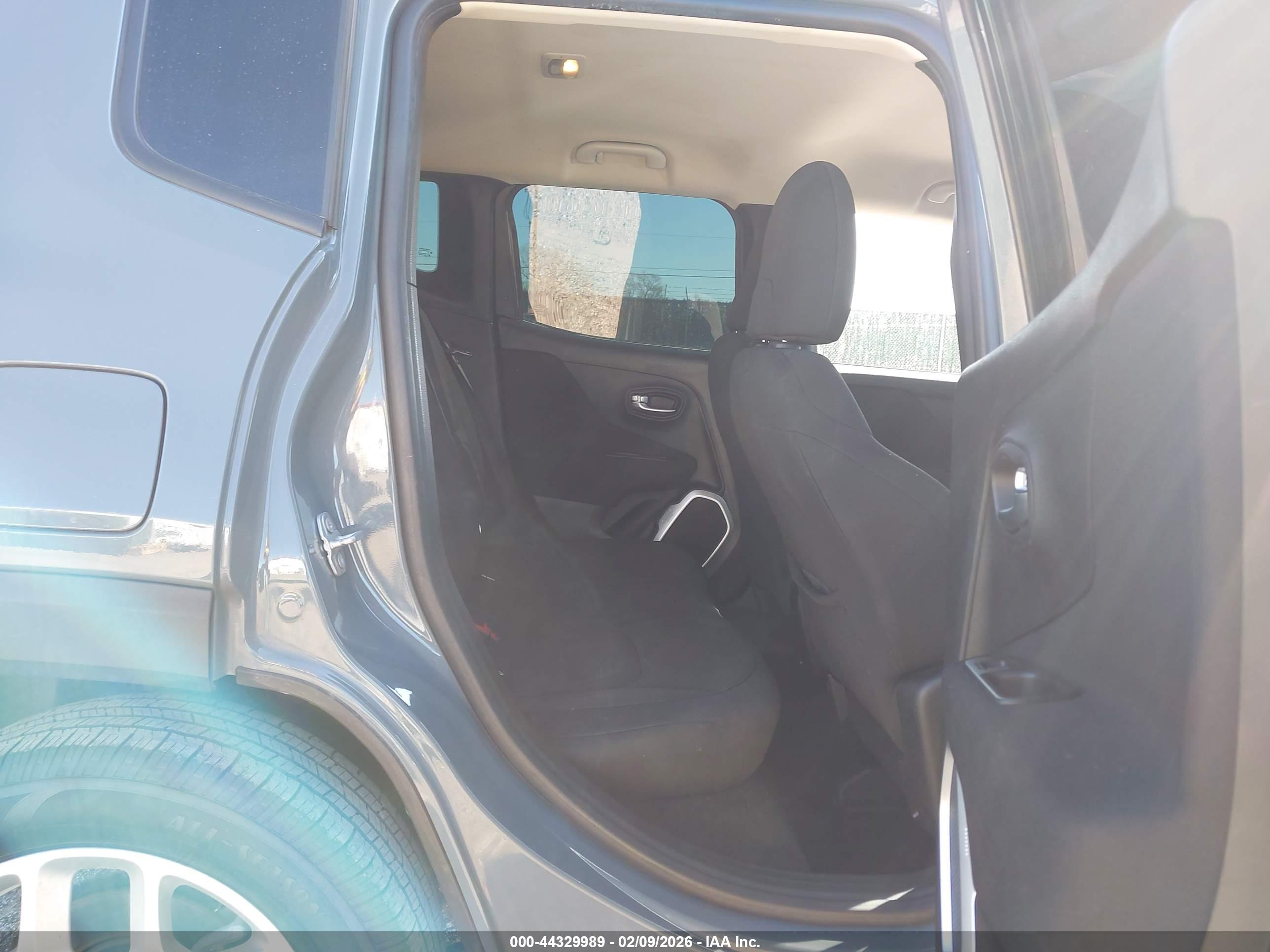 JEEP RENEGADE image 8