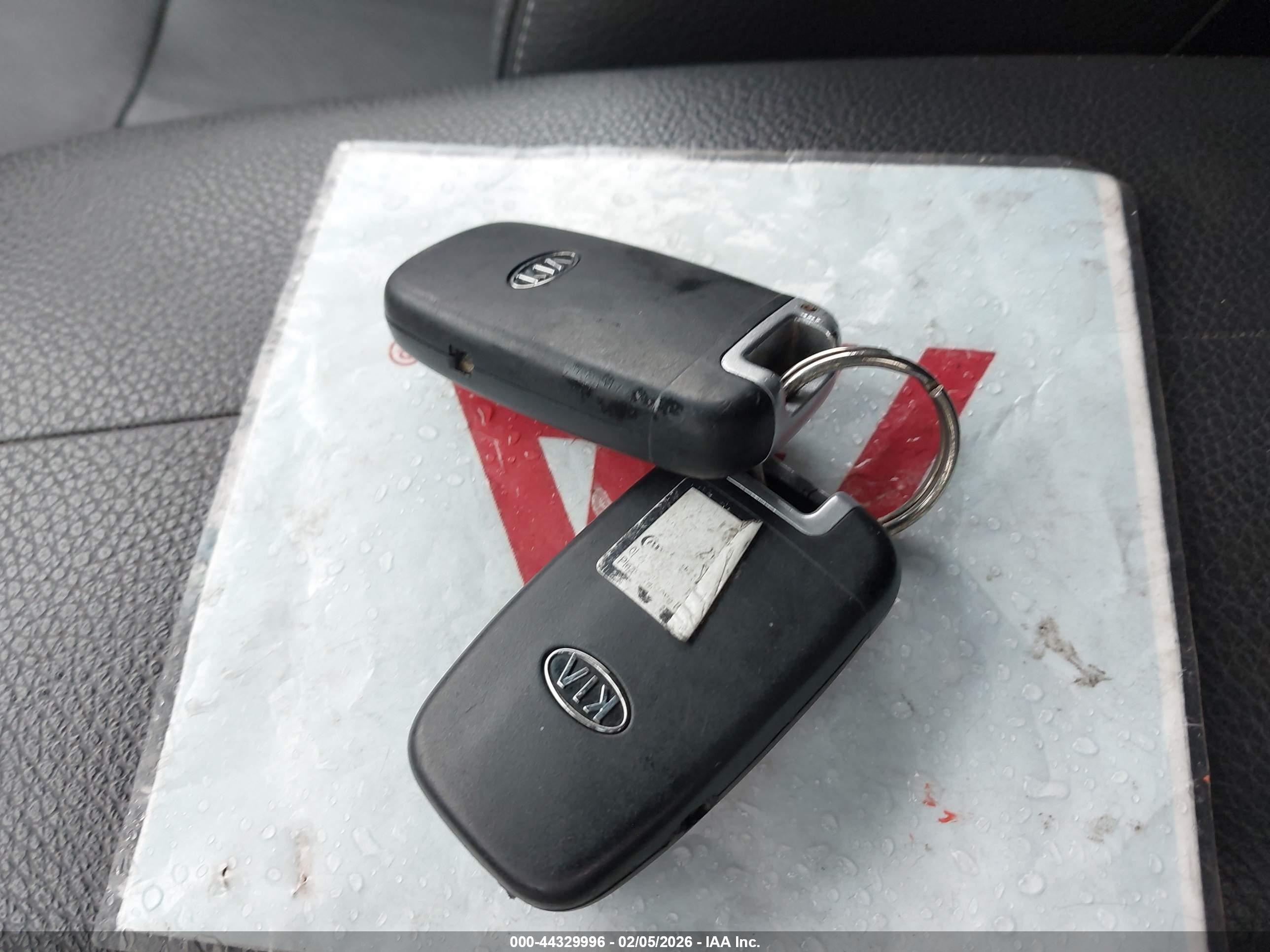 KIA SORENTO image 11