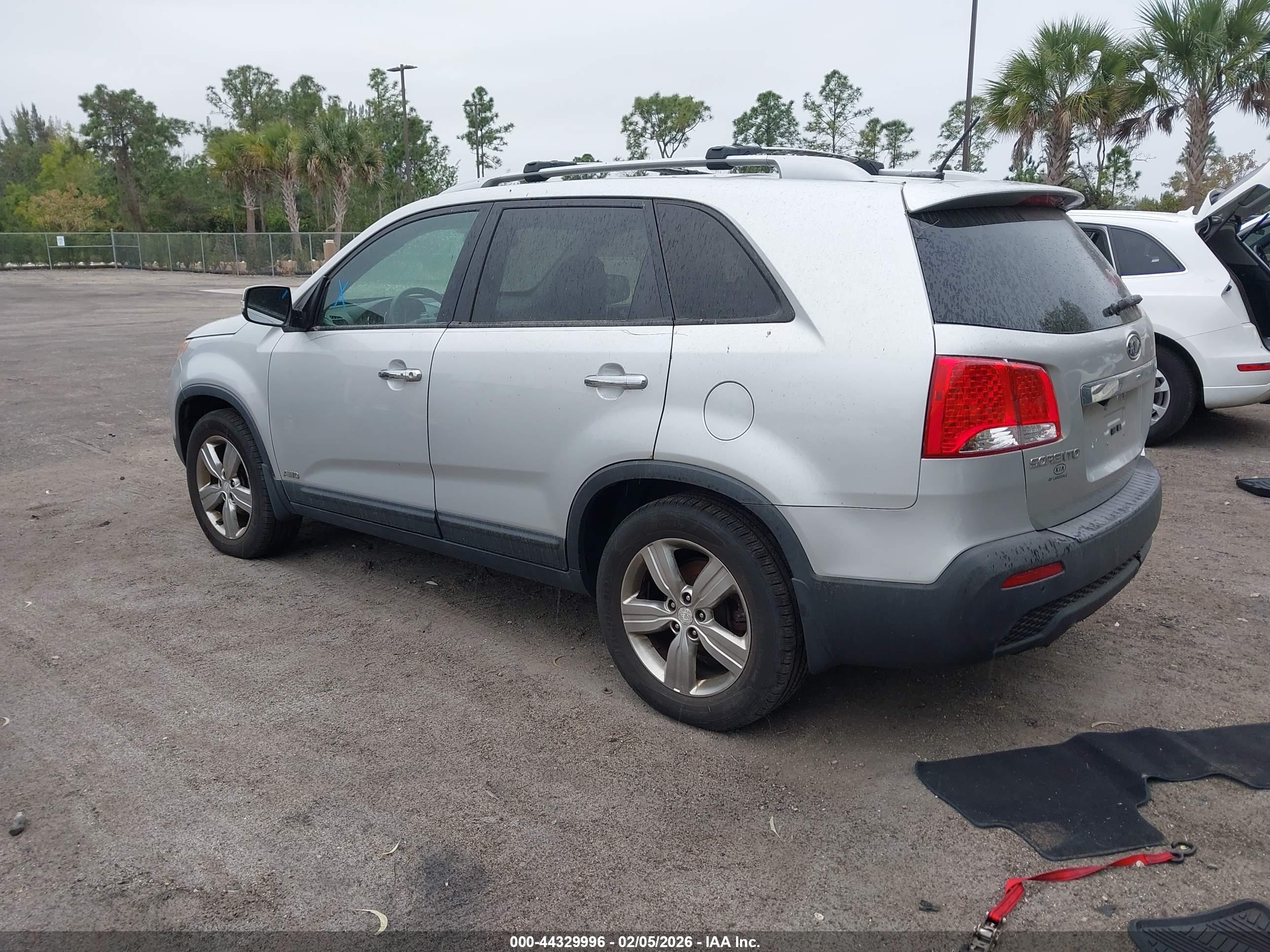KIA SORENTO image 3