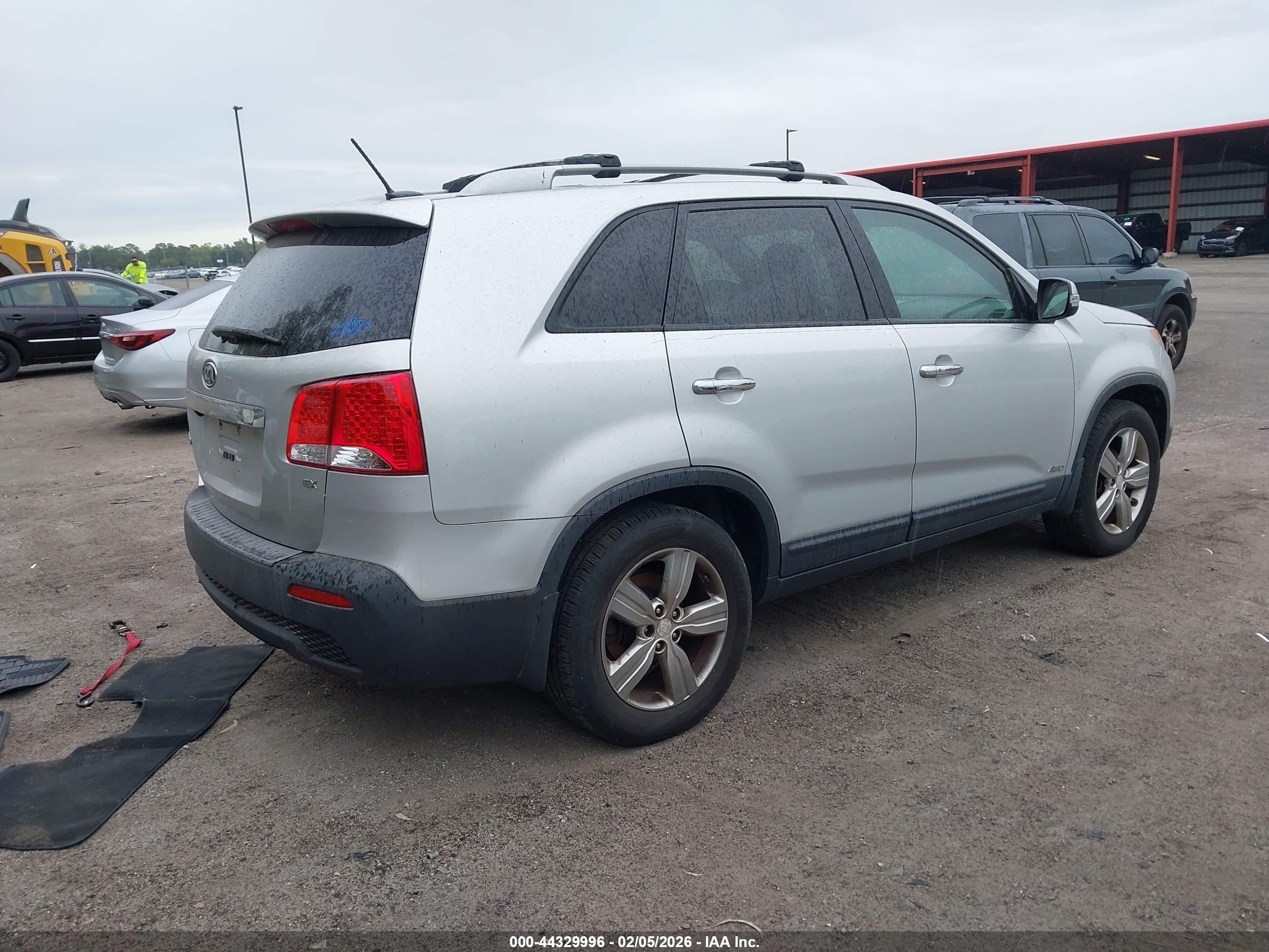 KIA SORENTO image 4