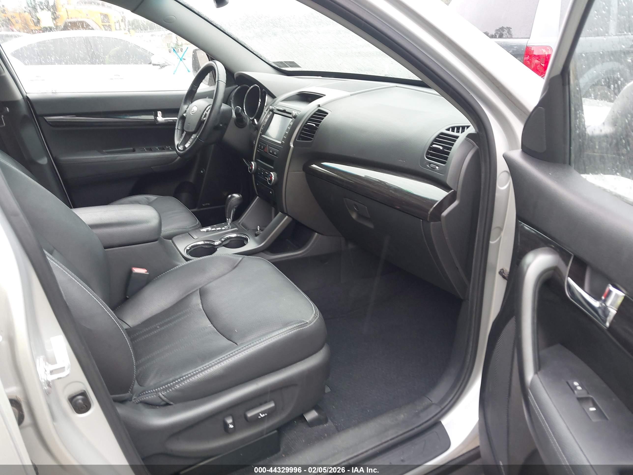 KIA SORENTO image 5