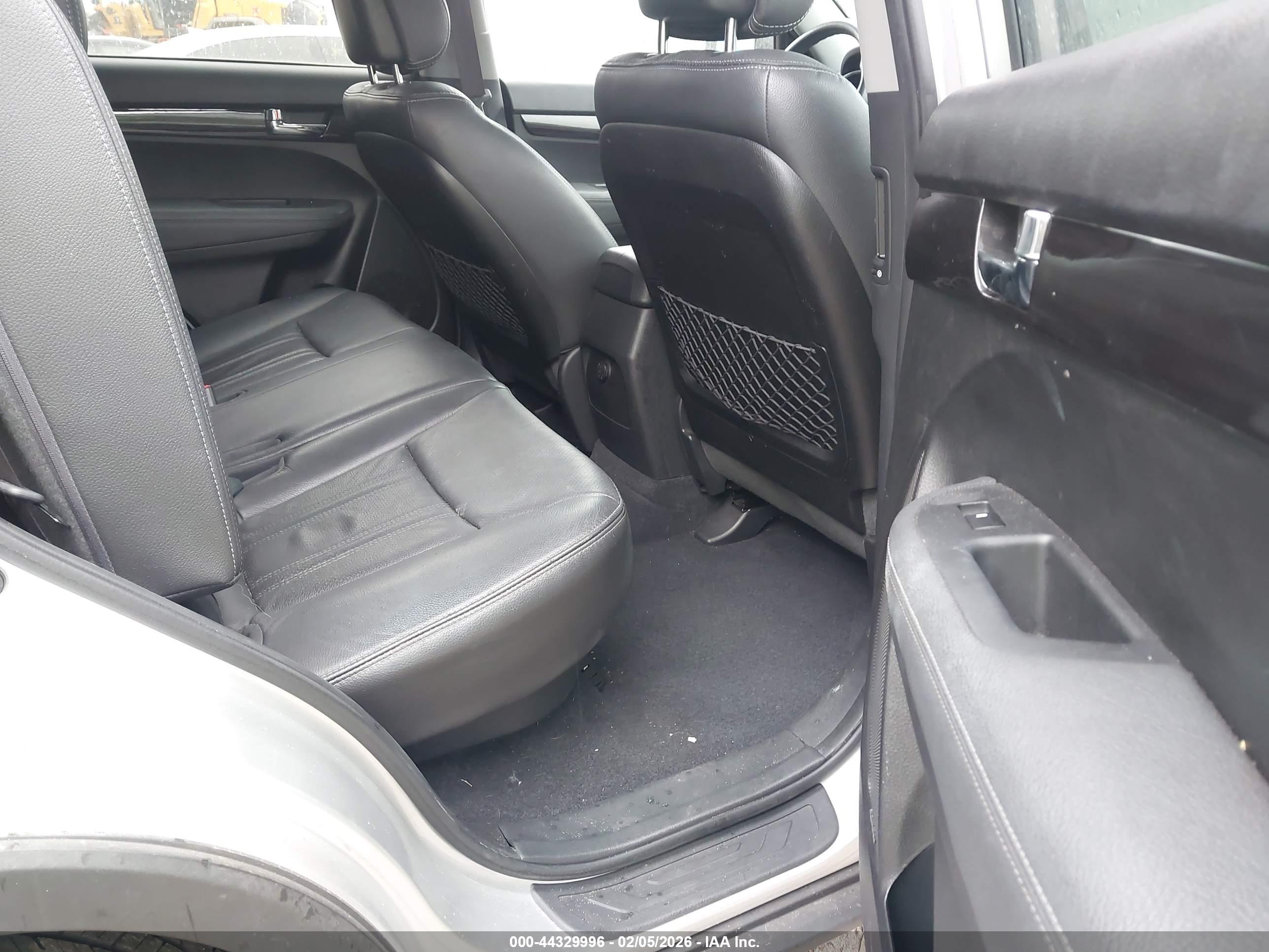 KIA SORENTO image 8