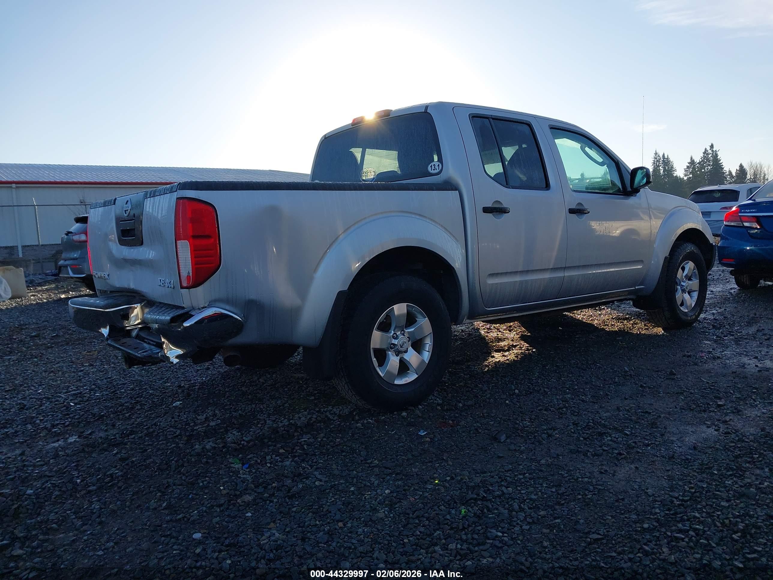 NISSAN FRONTIER image 4
