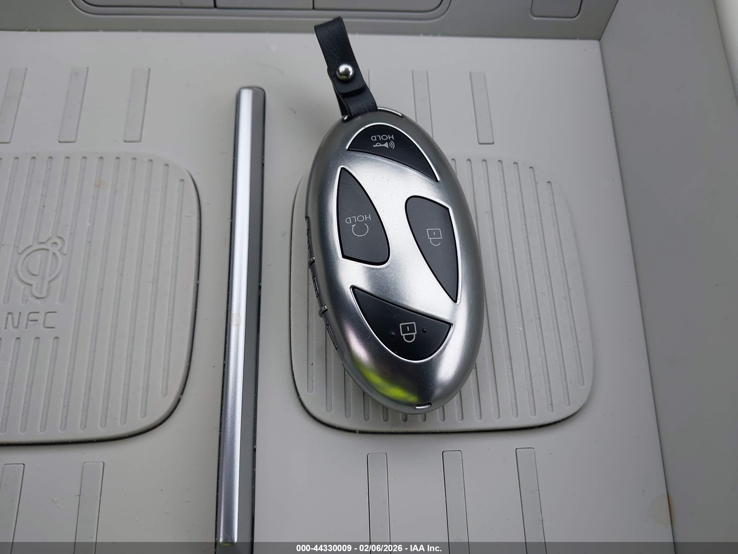 HYUNDAI SANTA image 11