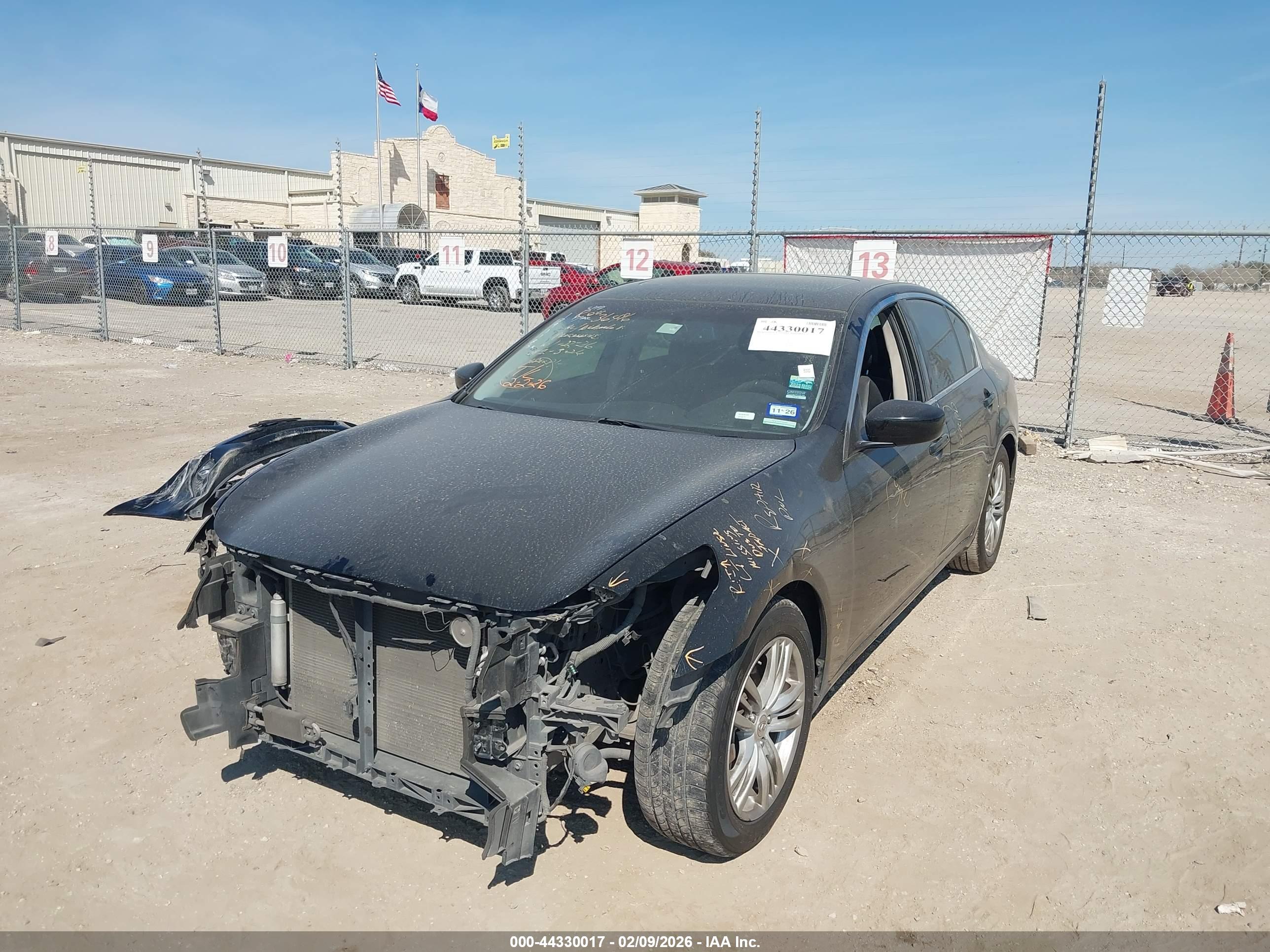INFINITI G37 image 2