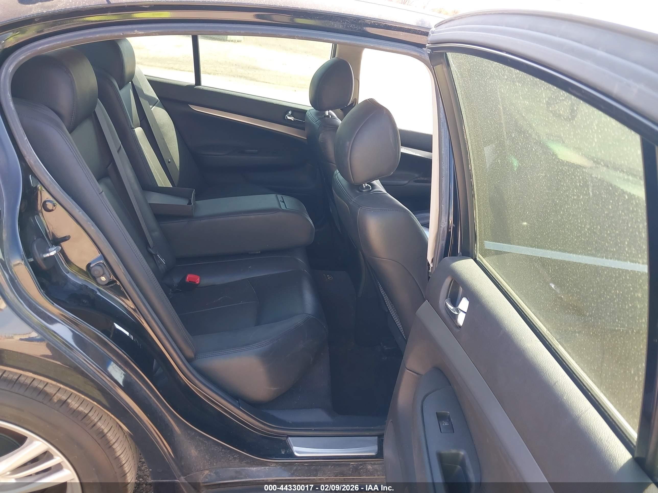 INFINITI G37 image 8