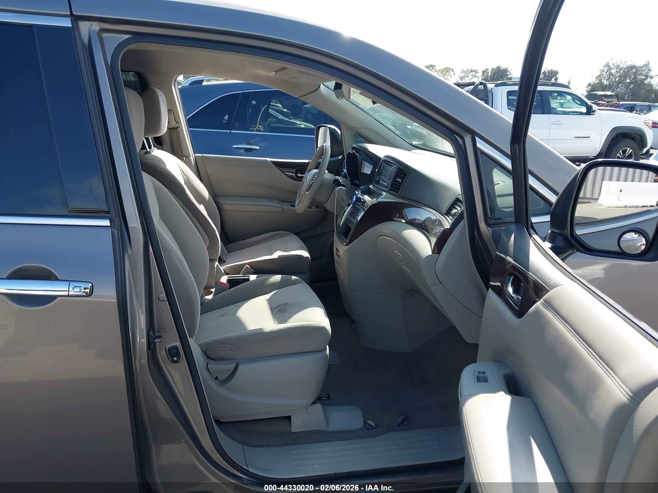 NISSAN QUEST image 5