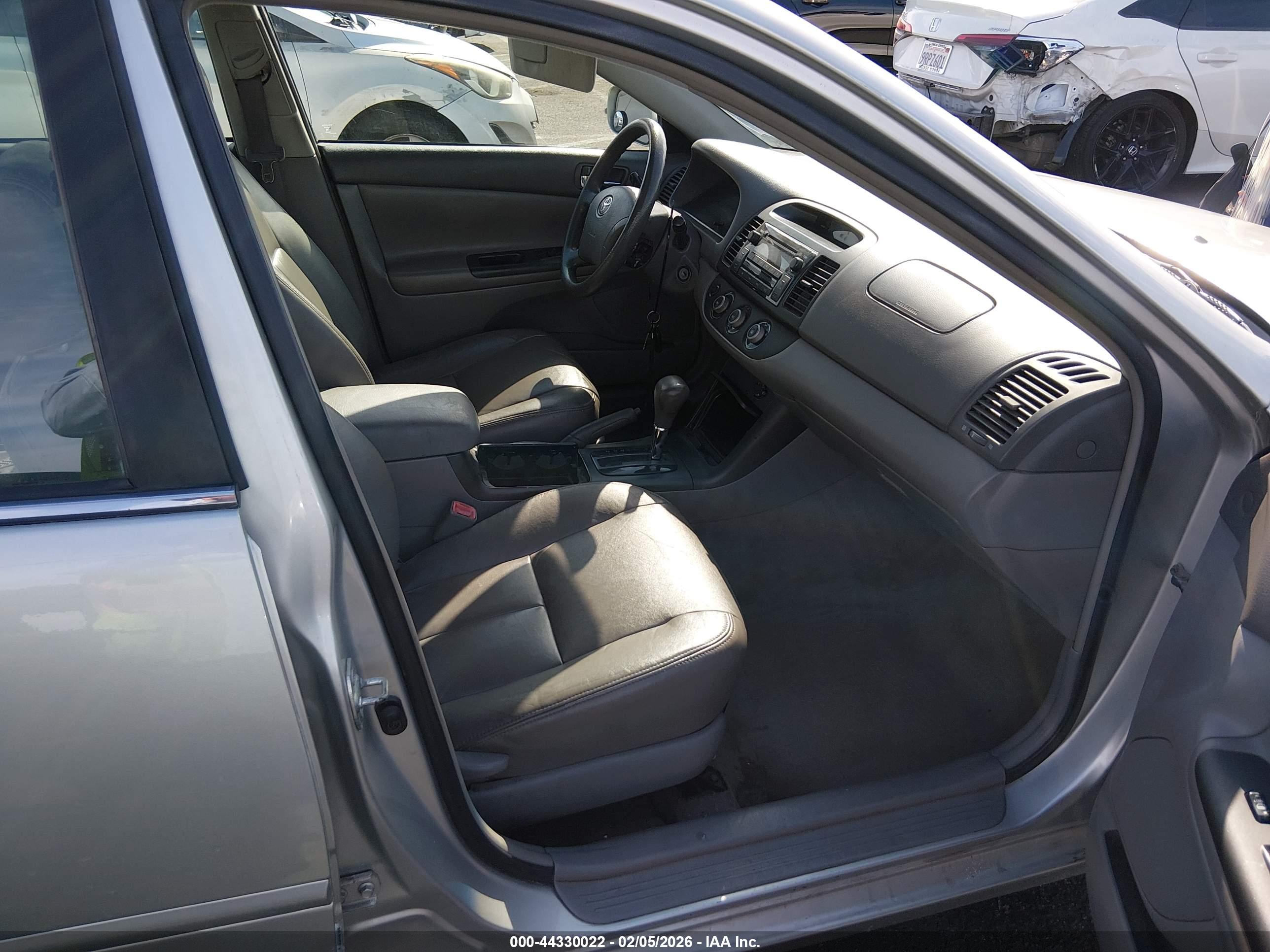 TOYOTA CAMRY image 5