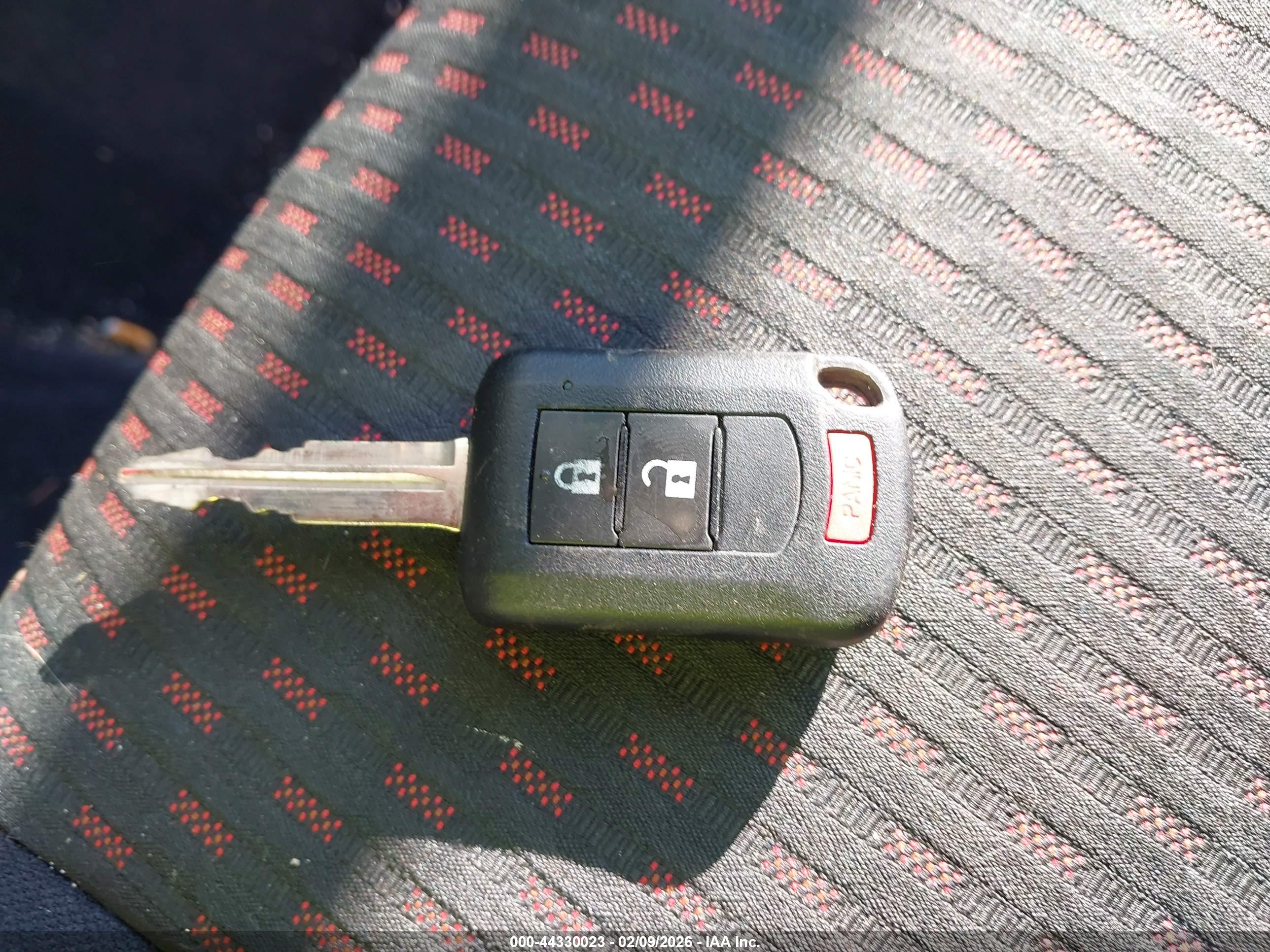 MITSUBISHI OUTLANDER image 11