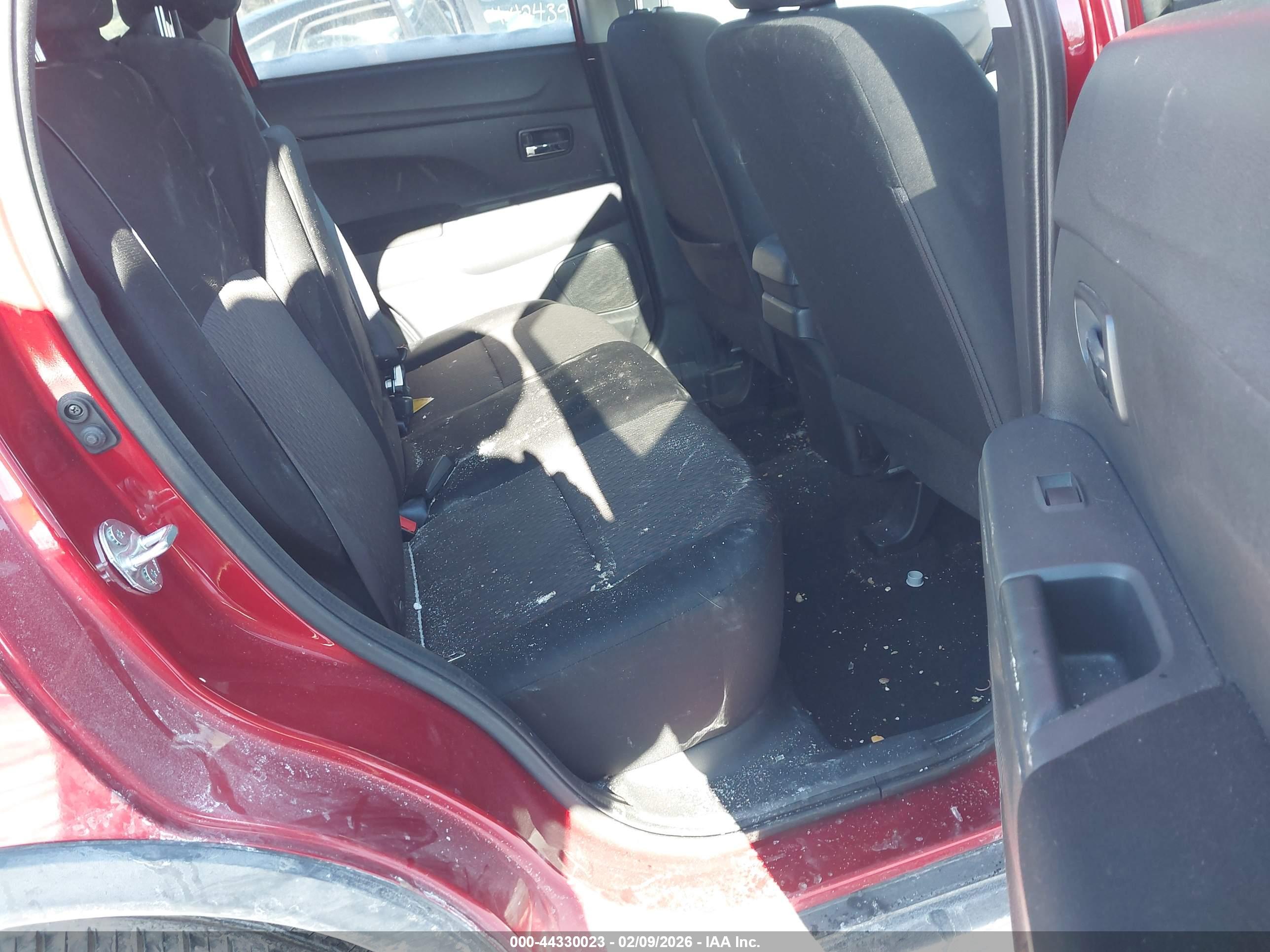 MITSUBISHI OUTLANDER image 8