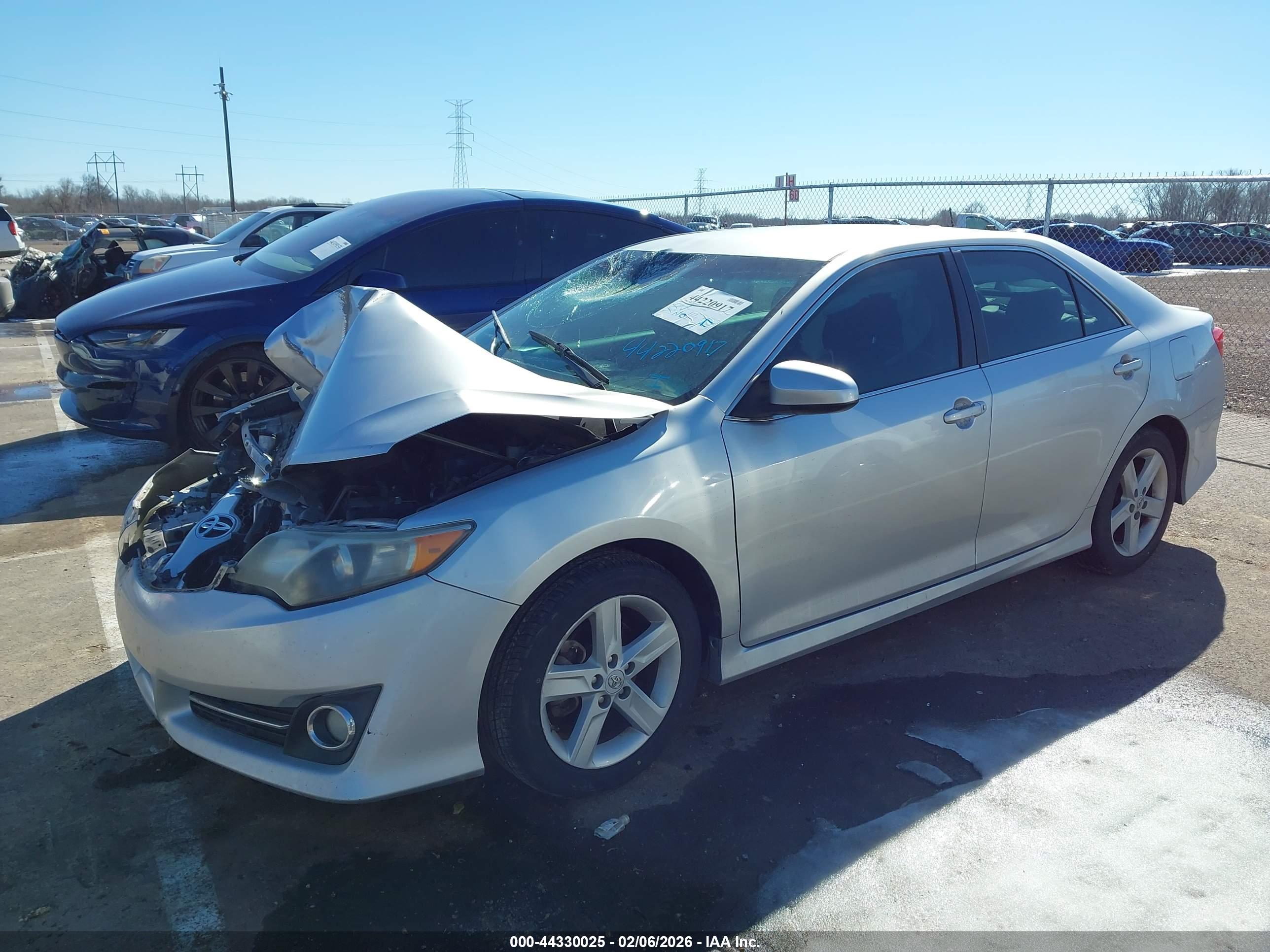 TOYOTA CAMRY image 2