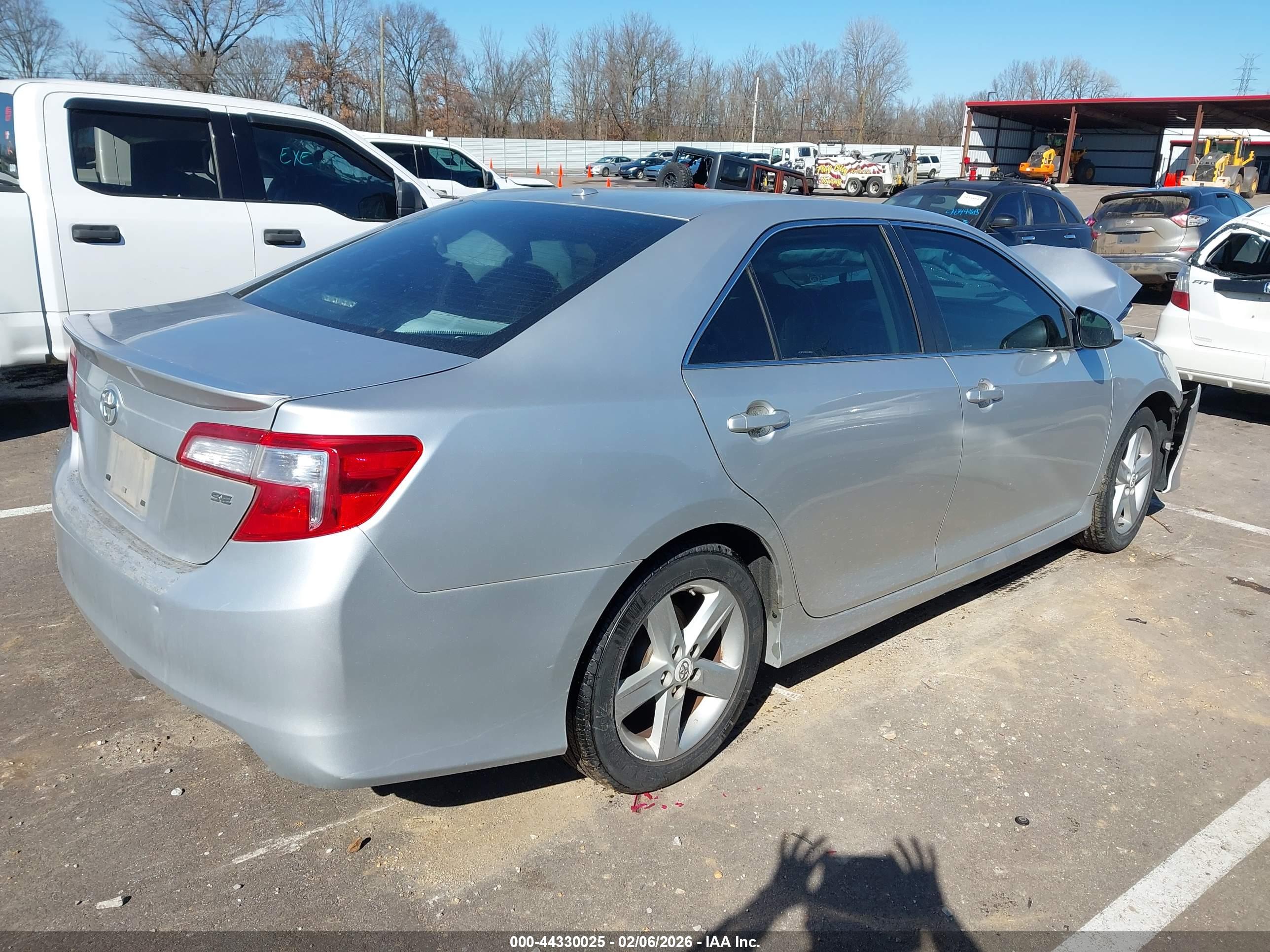 TOYOTA CAMRY image 4