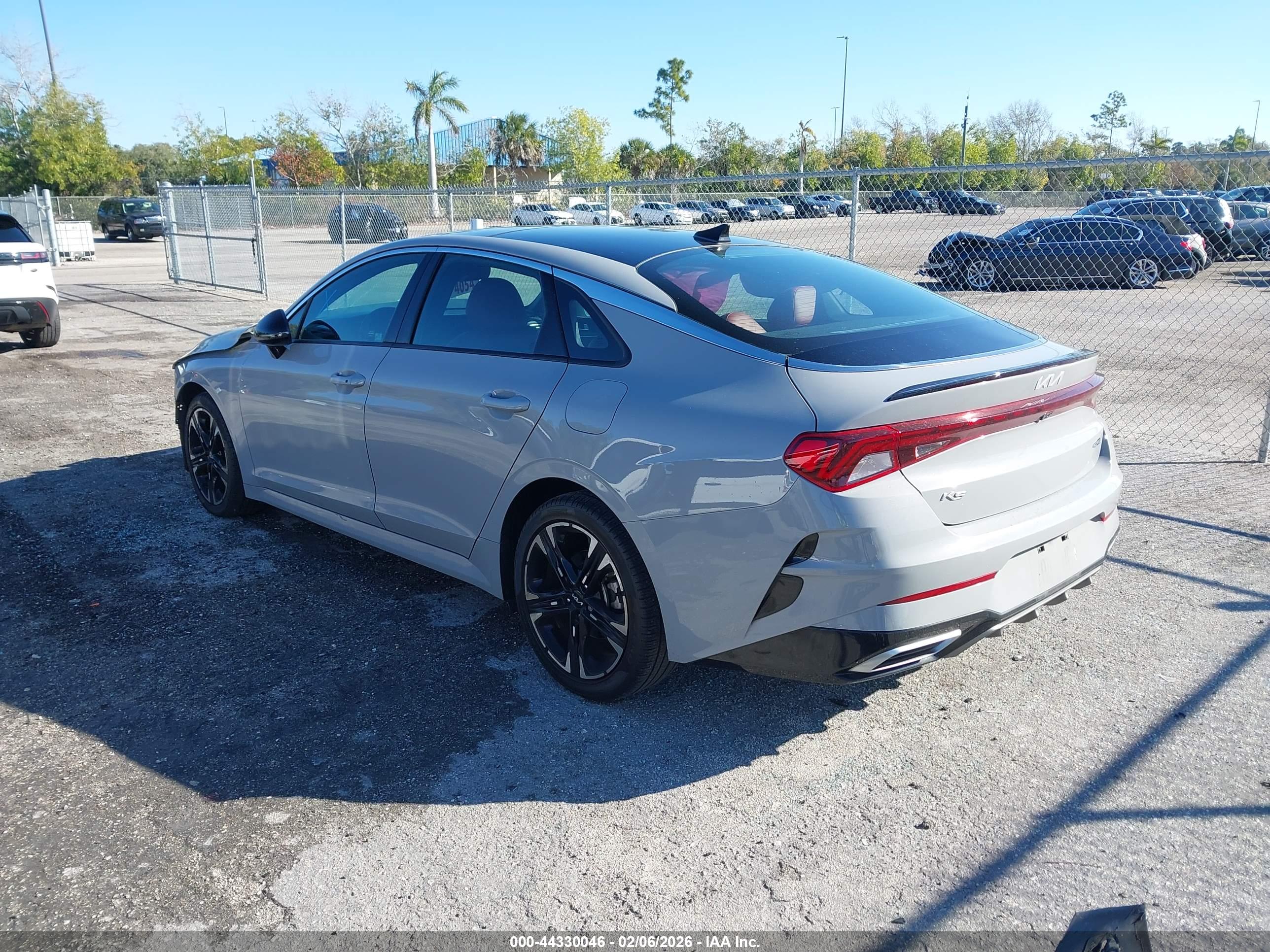 KIA K5 image 3