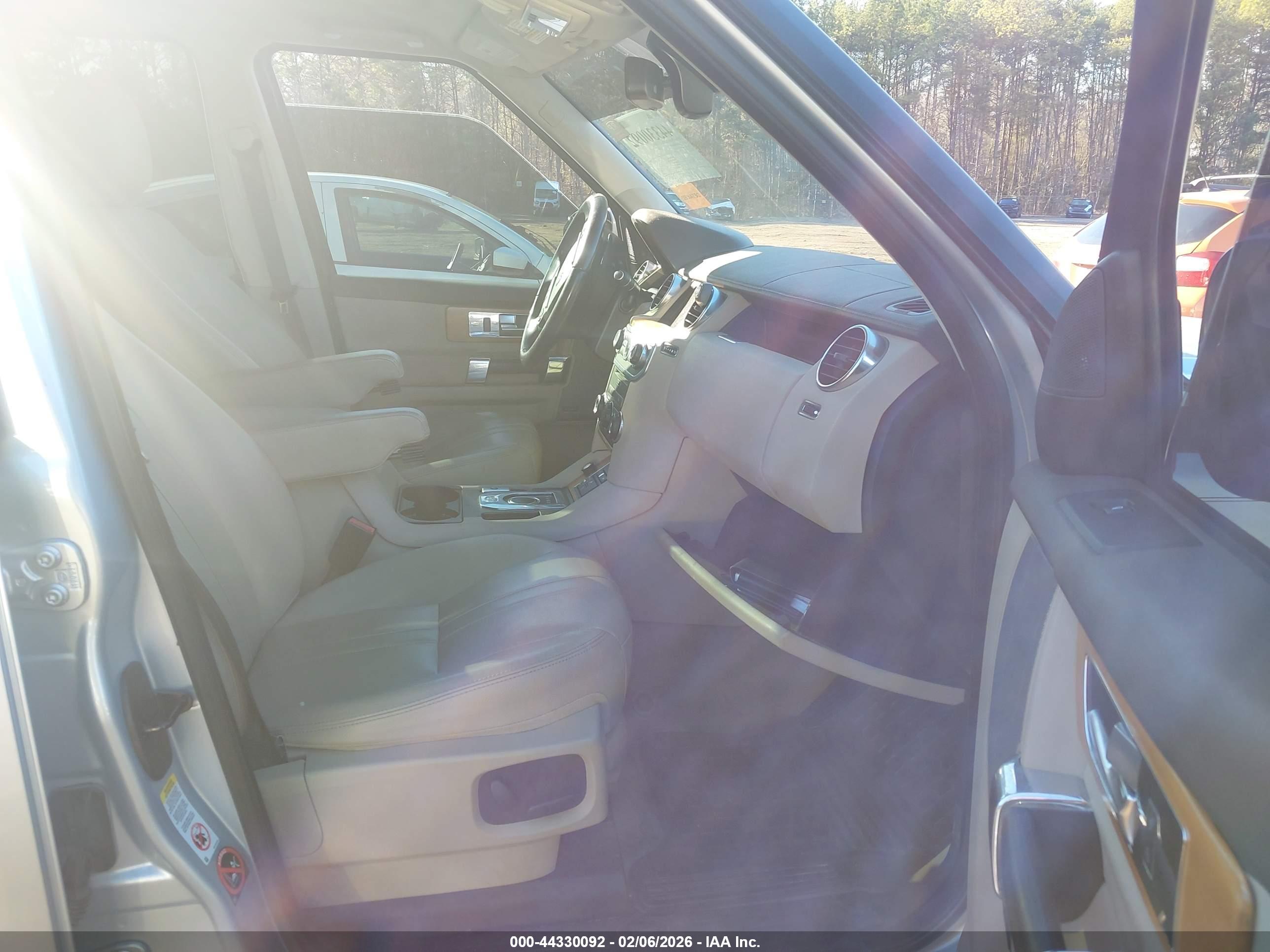 LAND ROVER image 5