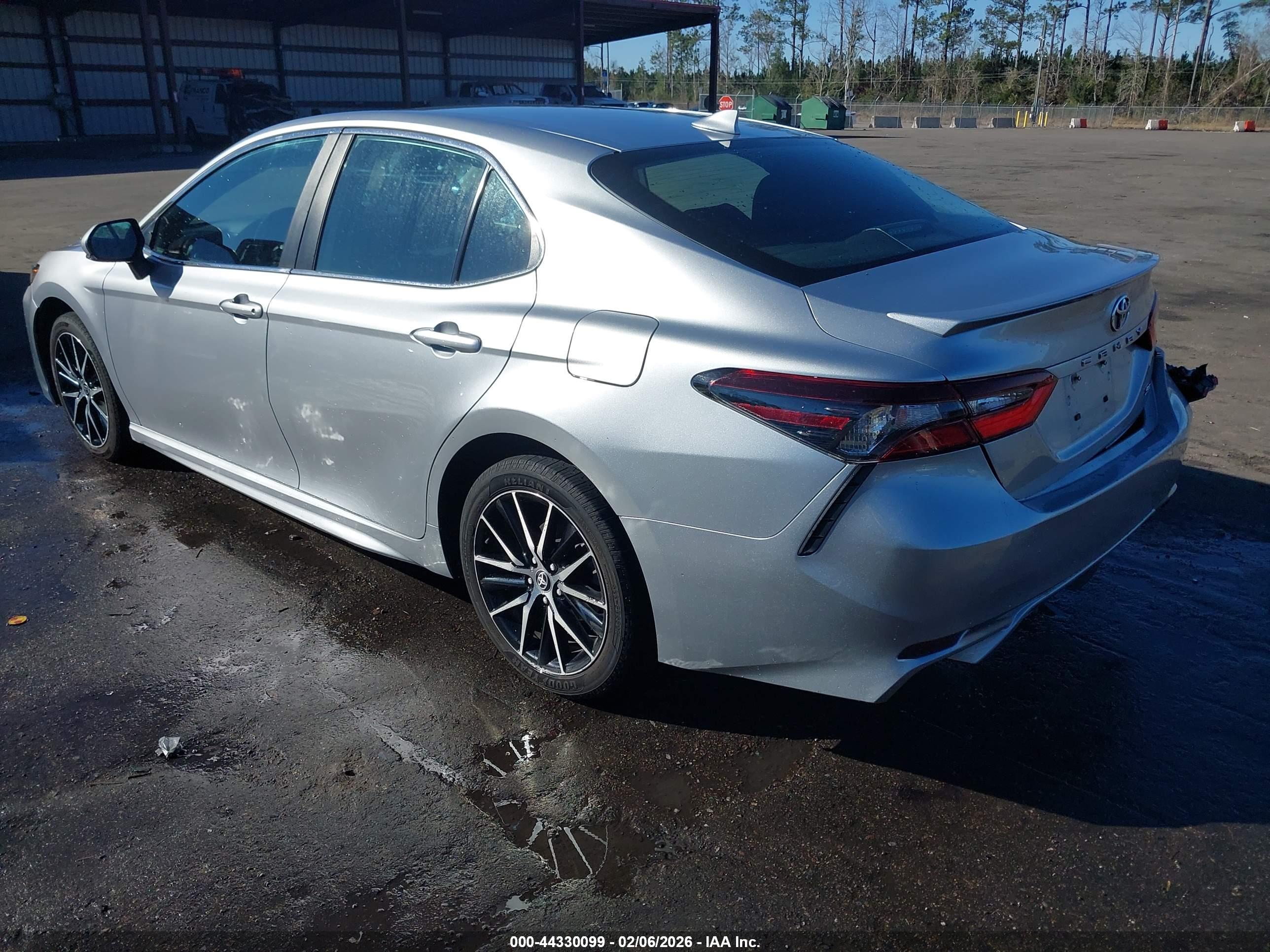 TOYOTA CAMRY image 3