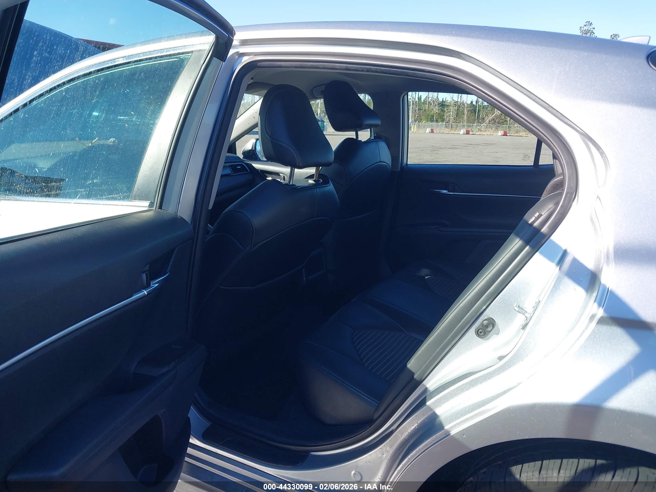 TOYOTA CAMRY image 8