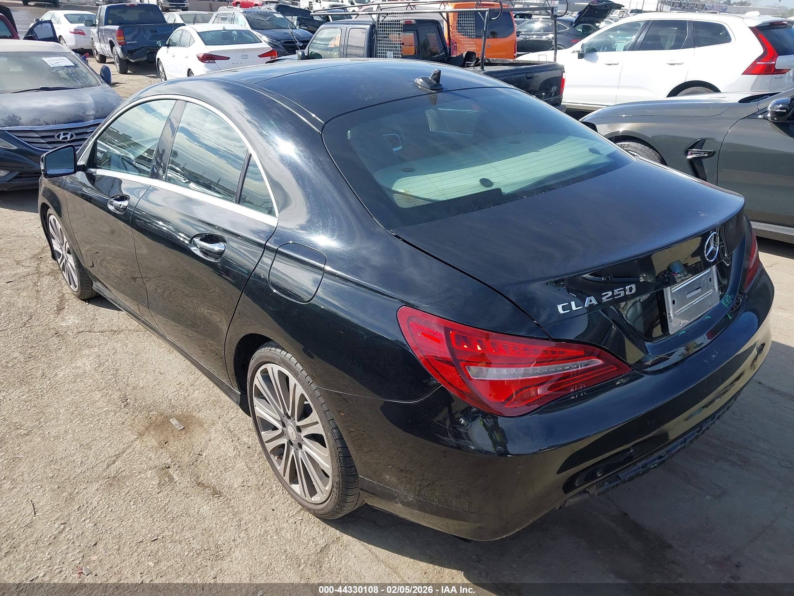 MERCEDES-BENZ CLA image 3