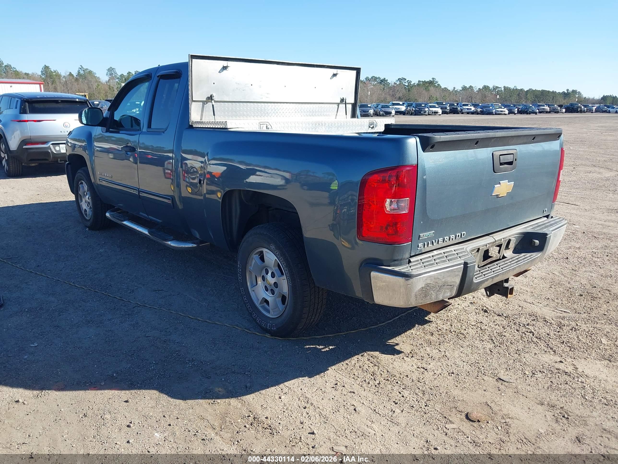 CHEVROLET SILVERADO image 3
