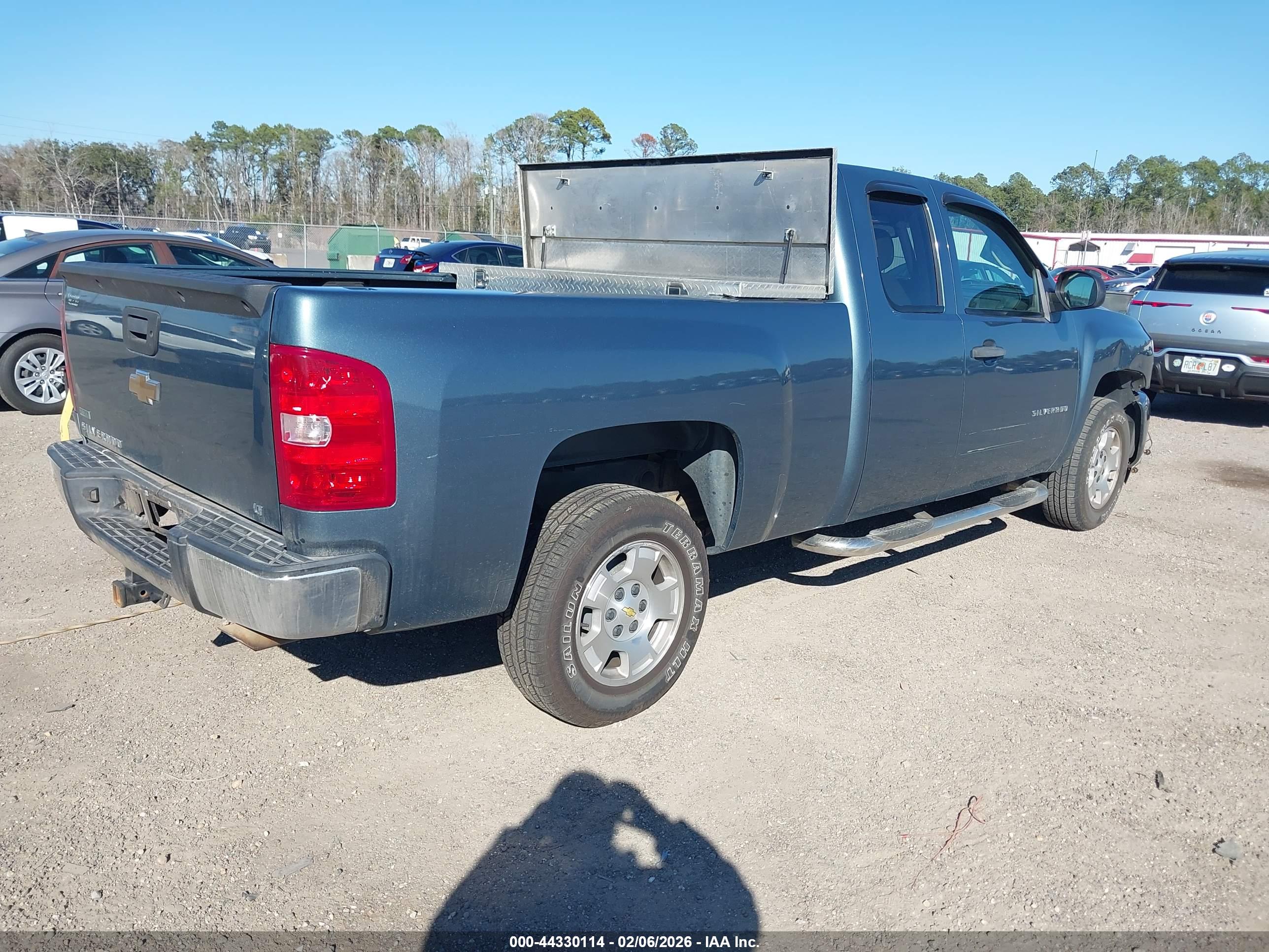 CHEVROLET SILVERADO image 4