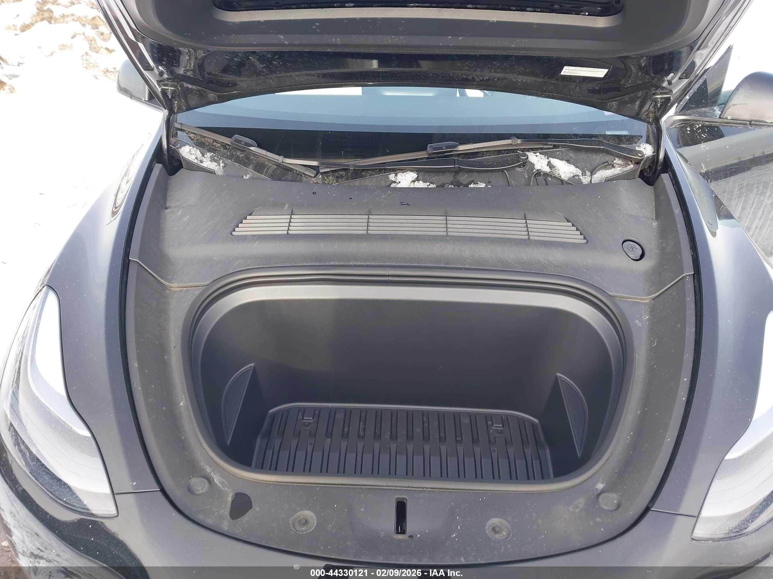 TESLA MODEL image 10