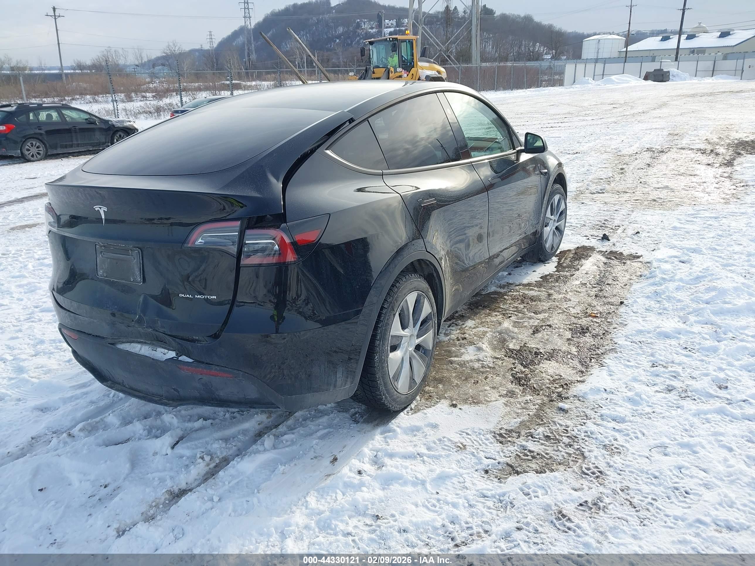 TESLA MODEL image 4
