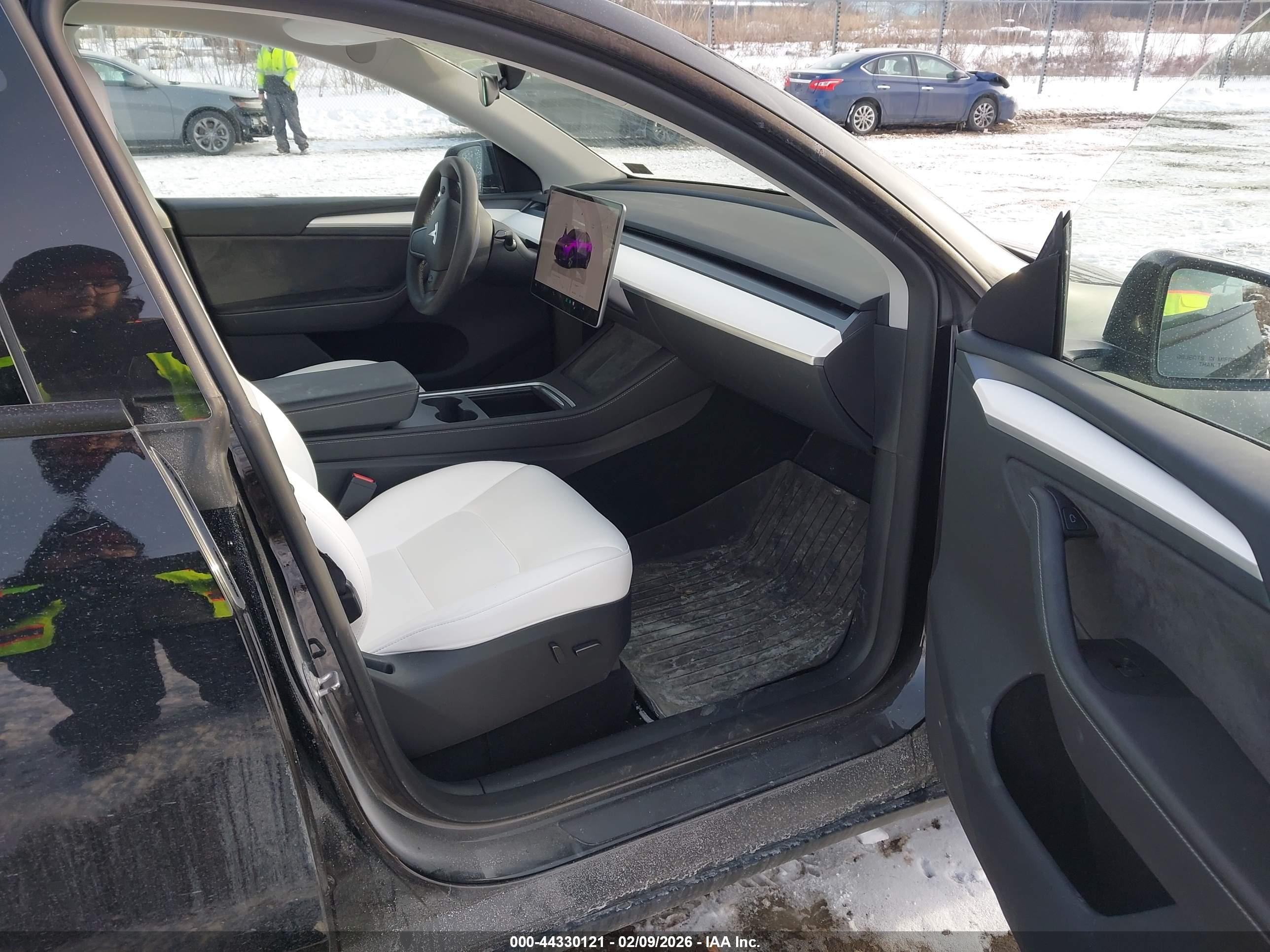 TESLA MODEL image 5