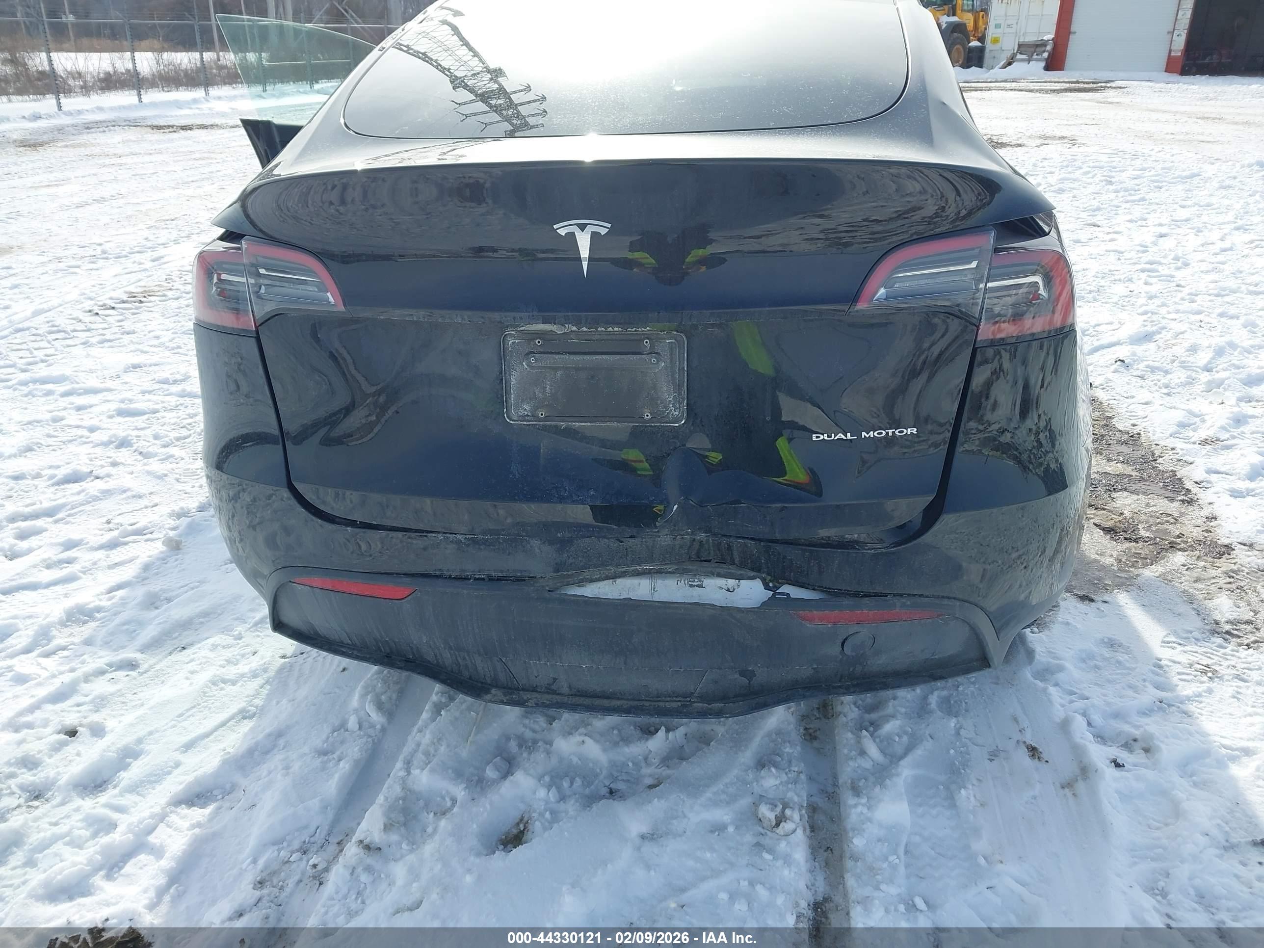 TESLA MODEL image 6