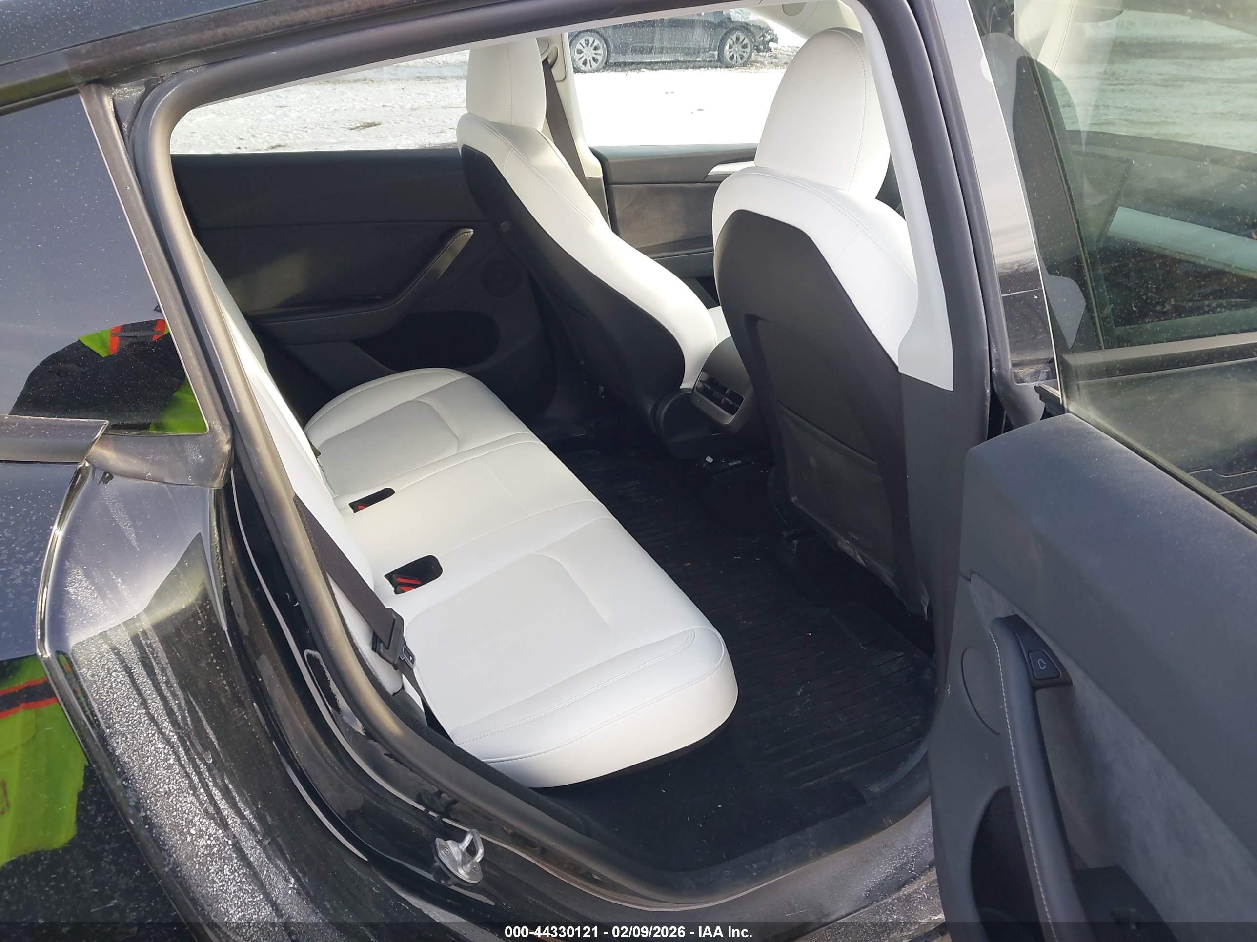 TESLA MODEL image 8