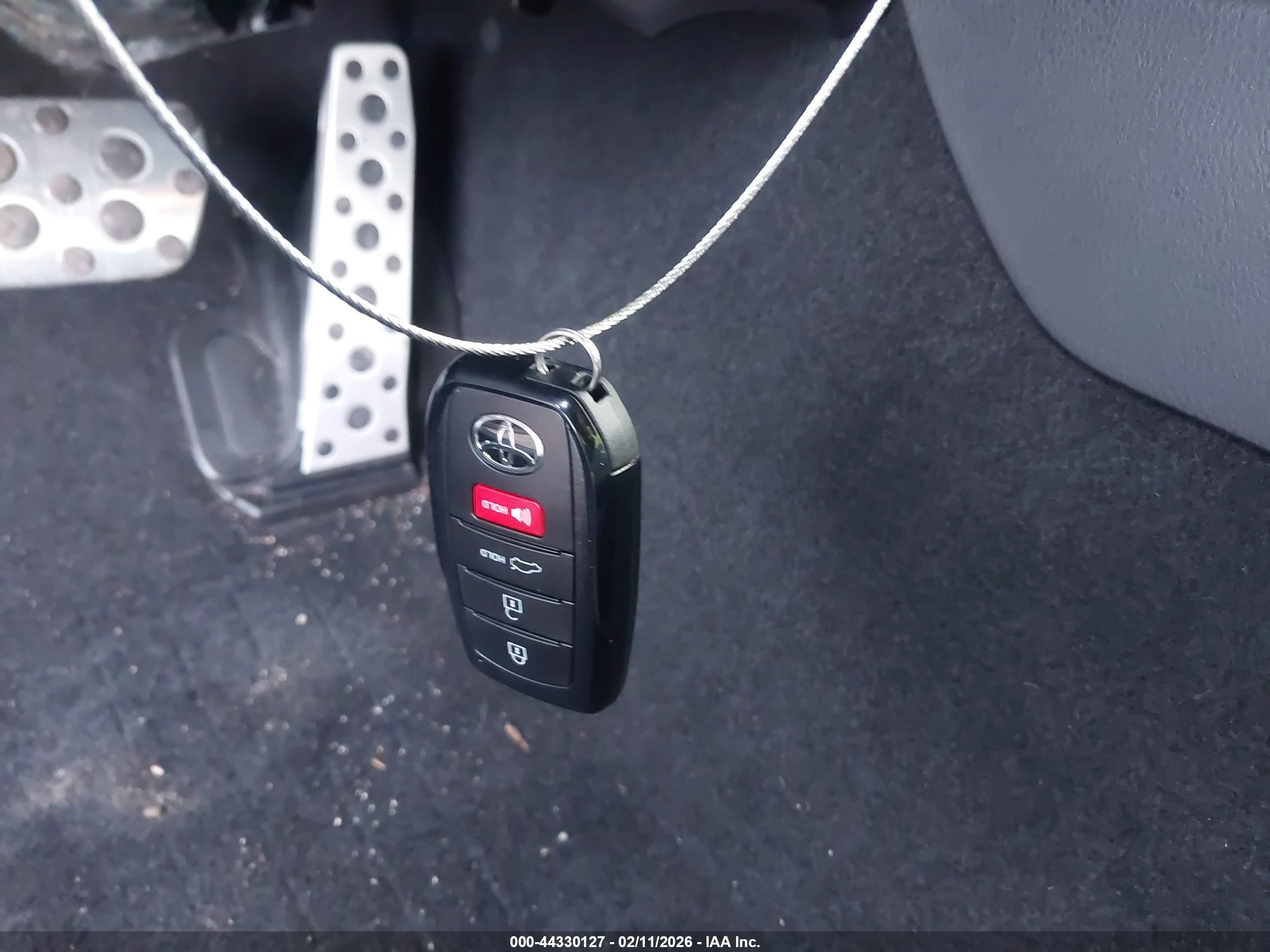 TOYOTA CAMRY image 11
