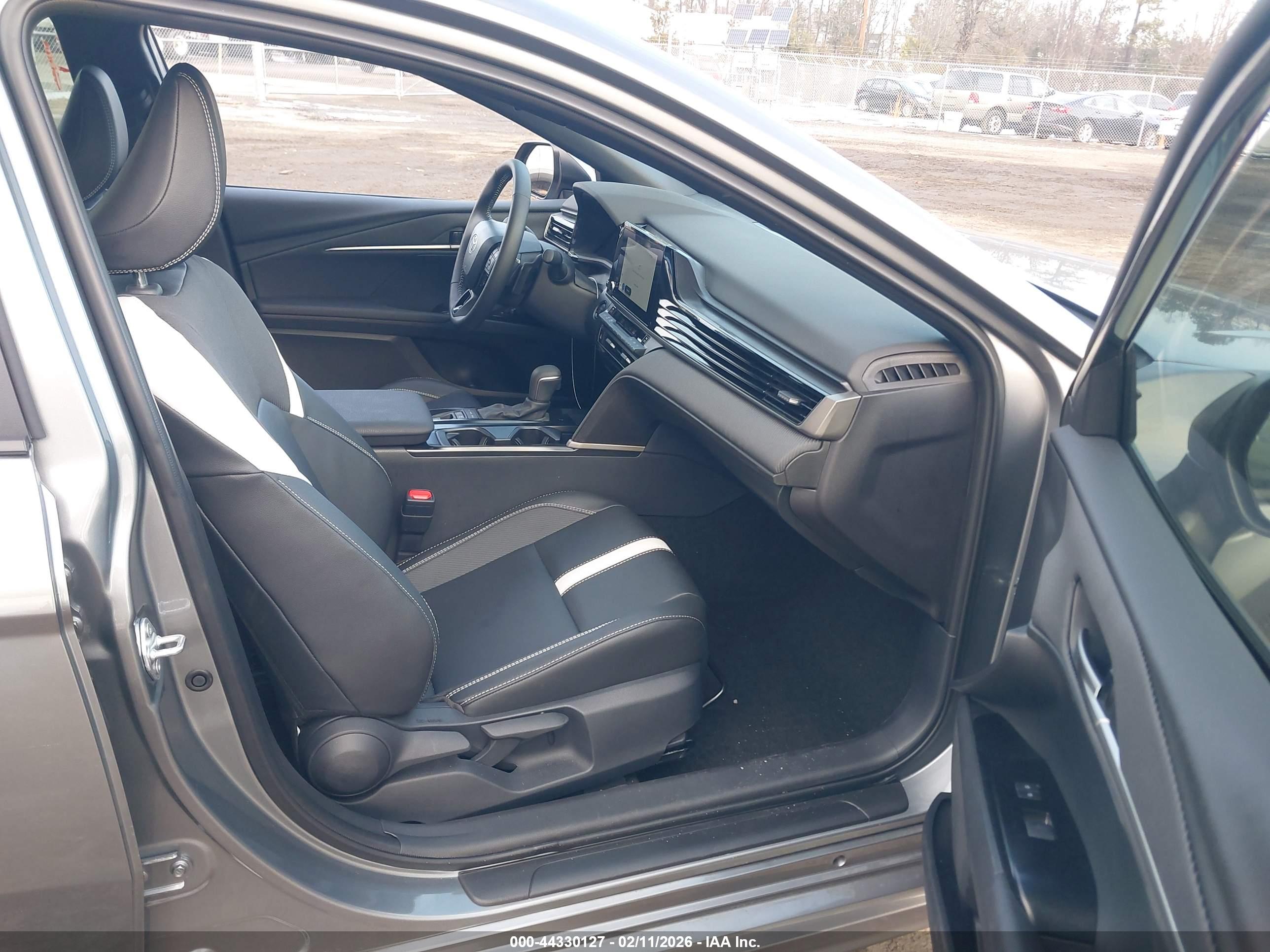 TOYOTA CAMRY image 5