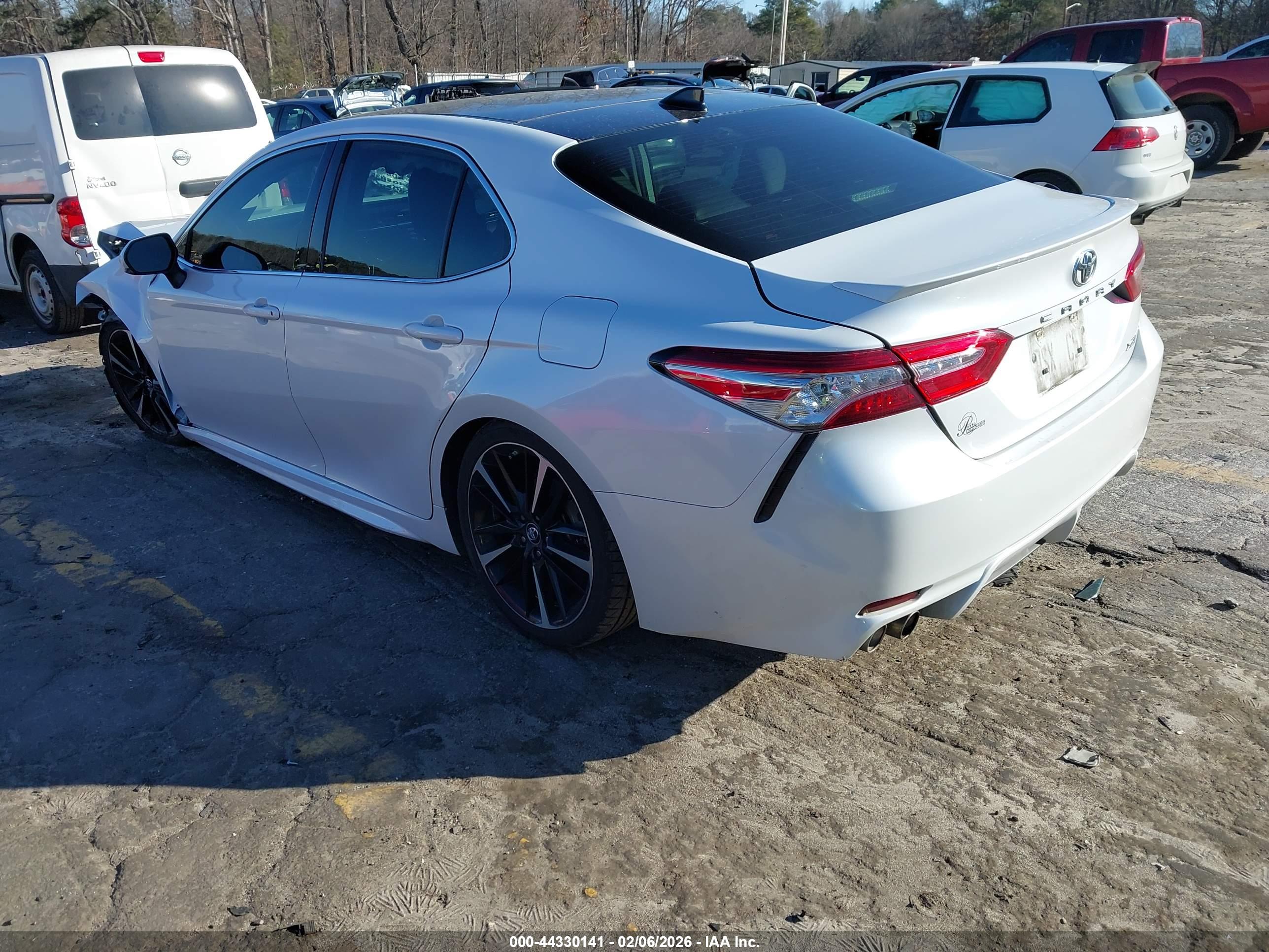 TOYOTA CAMRY image 3