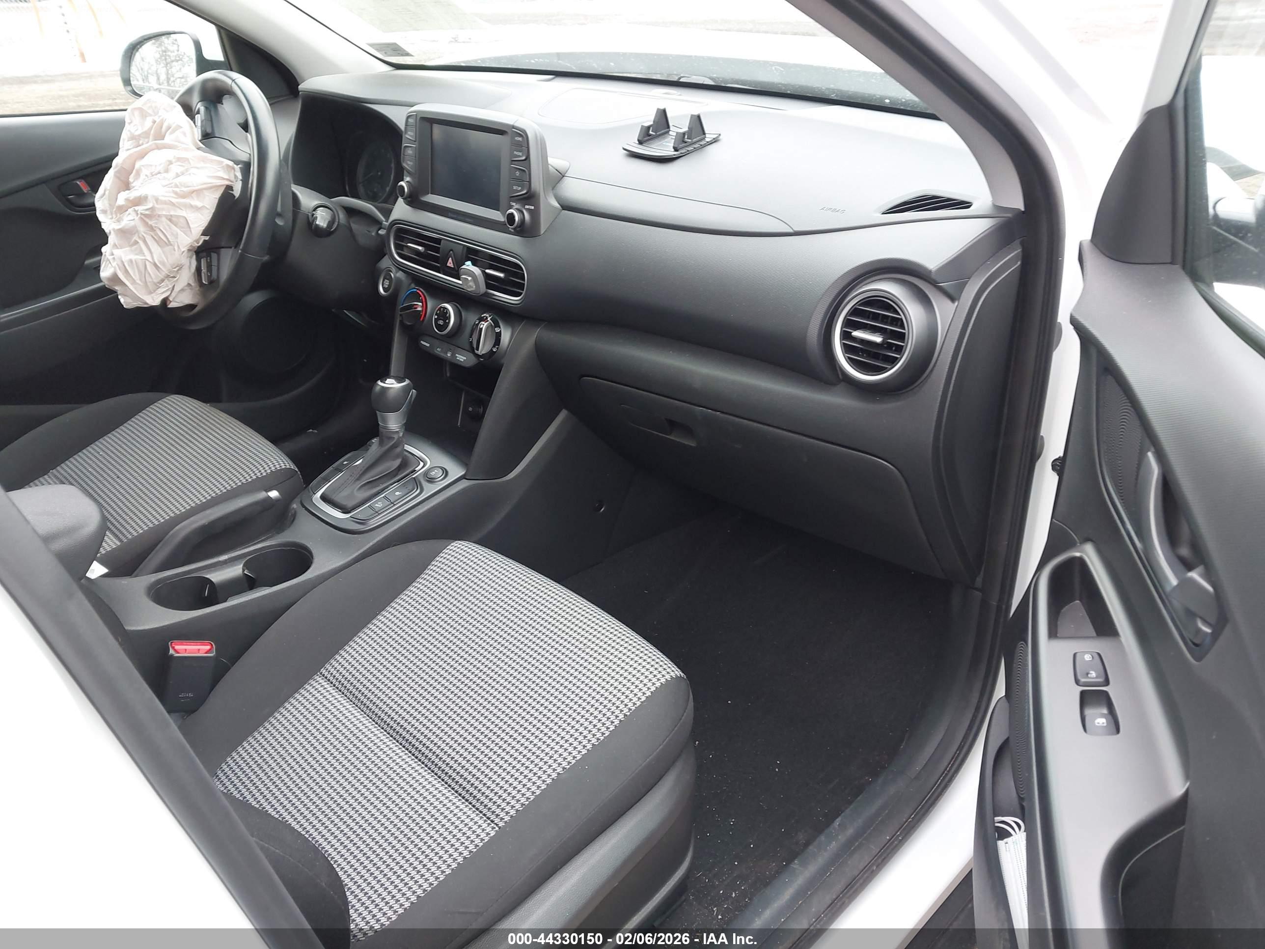 HYUNDAI KONA image 5