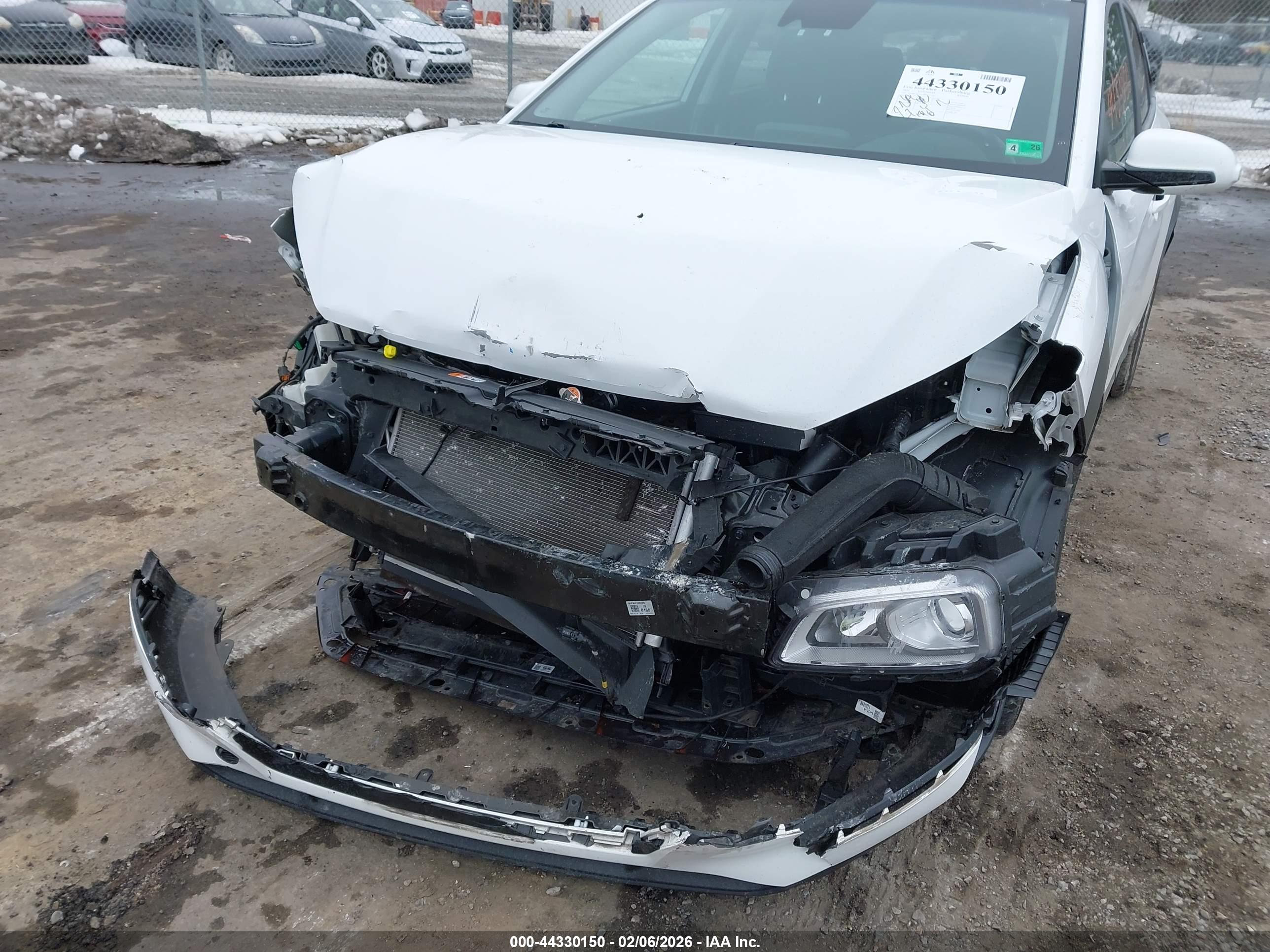 HYUNDAI KONA image 6
