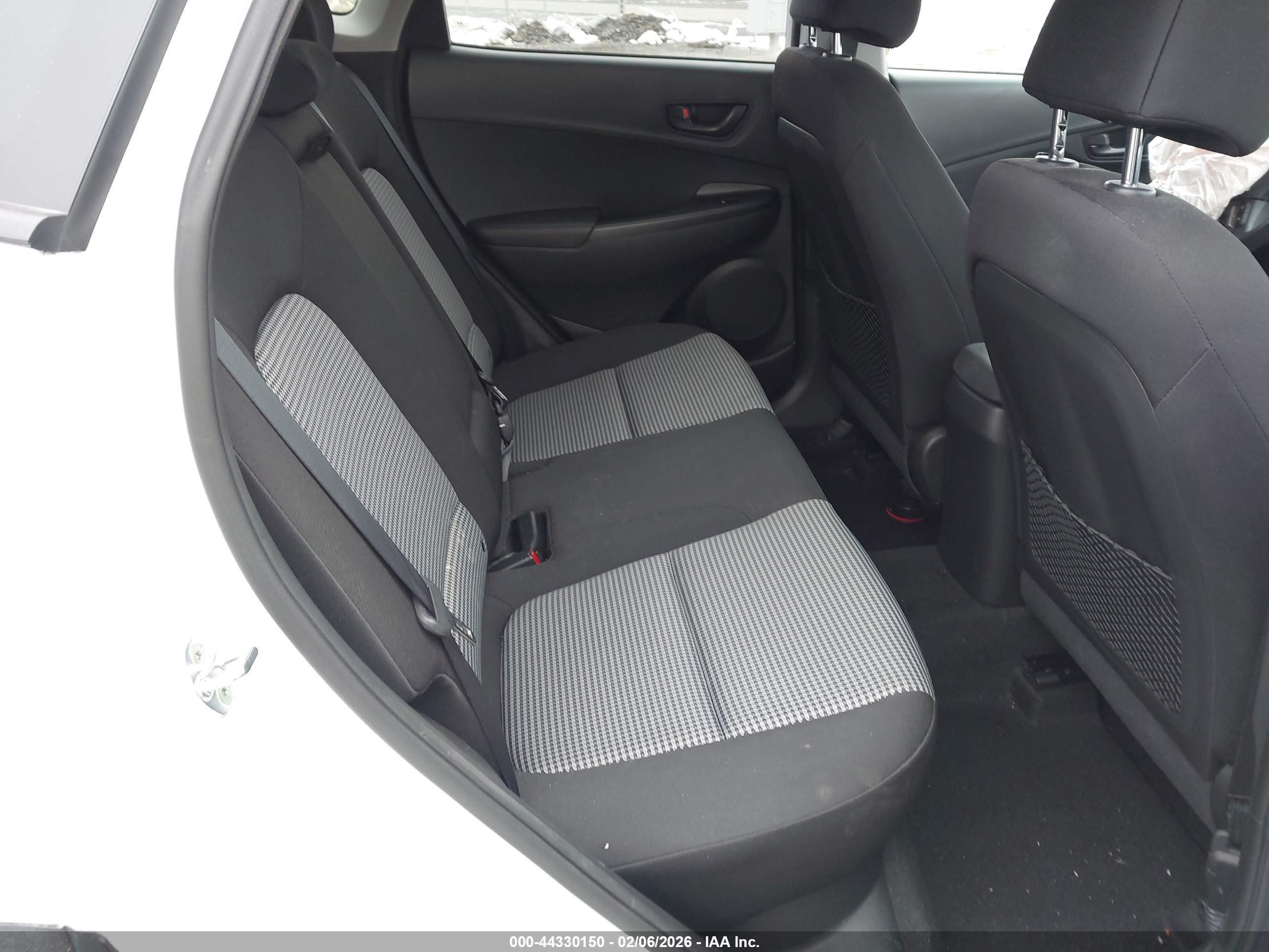 HYUNDAI KONA image 8