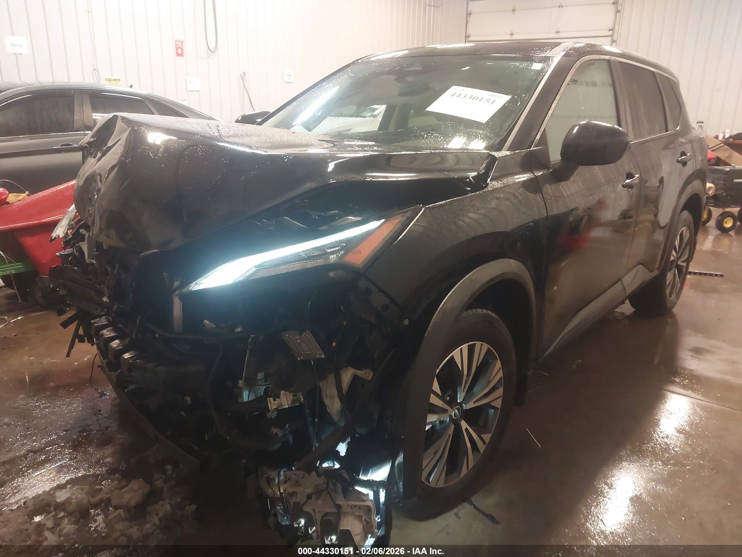 NISSAN ROGUE image 2