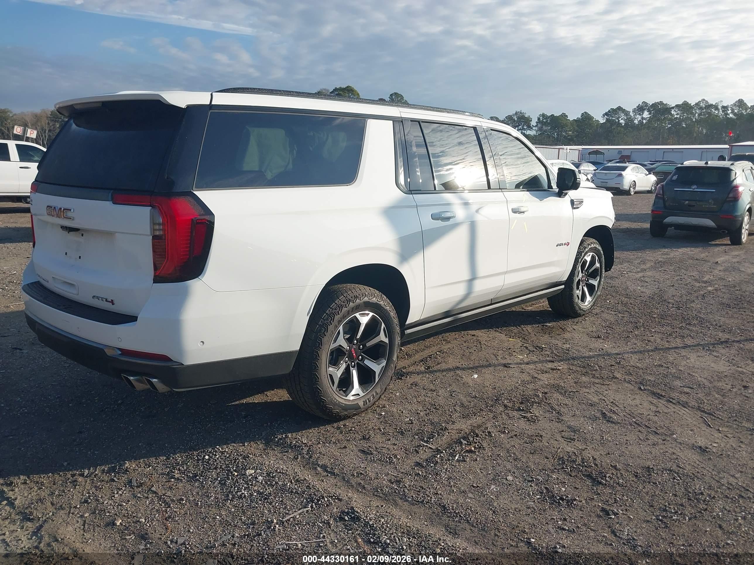 GMC YUKON image 4