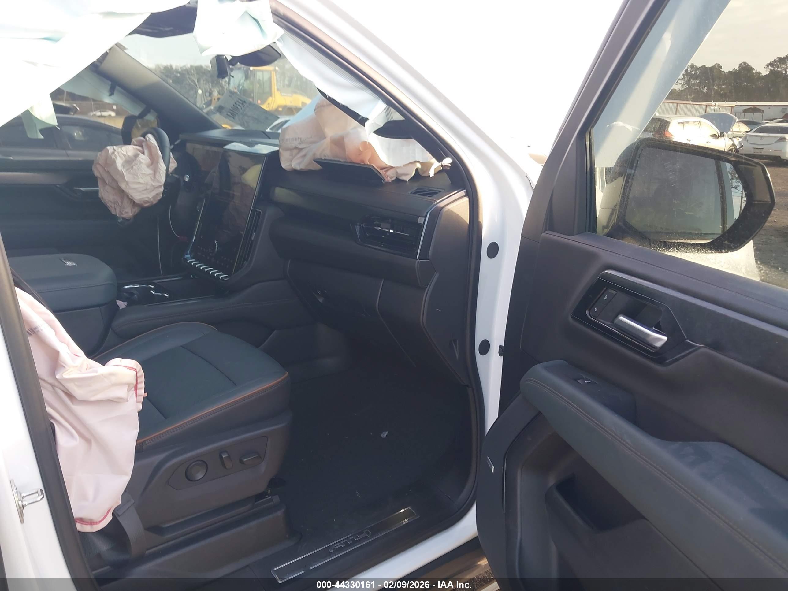 GMC YUKON image 5