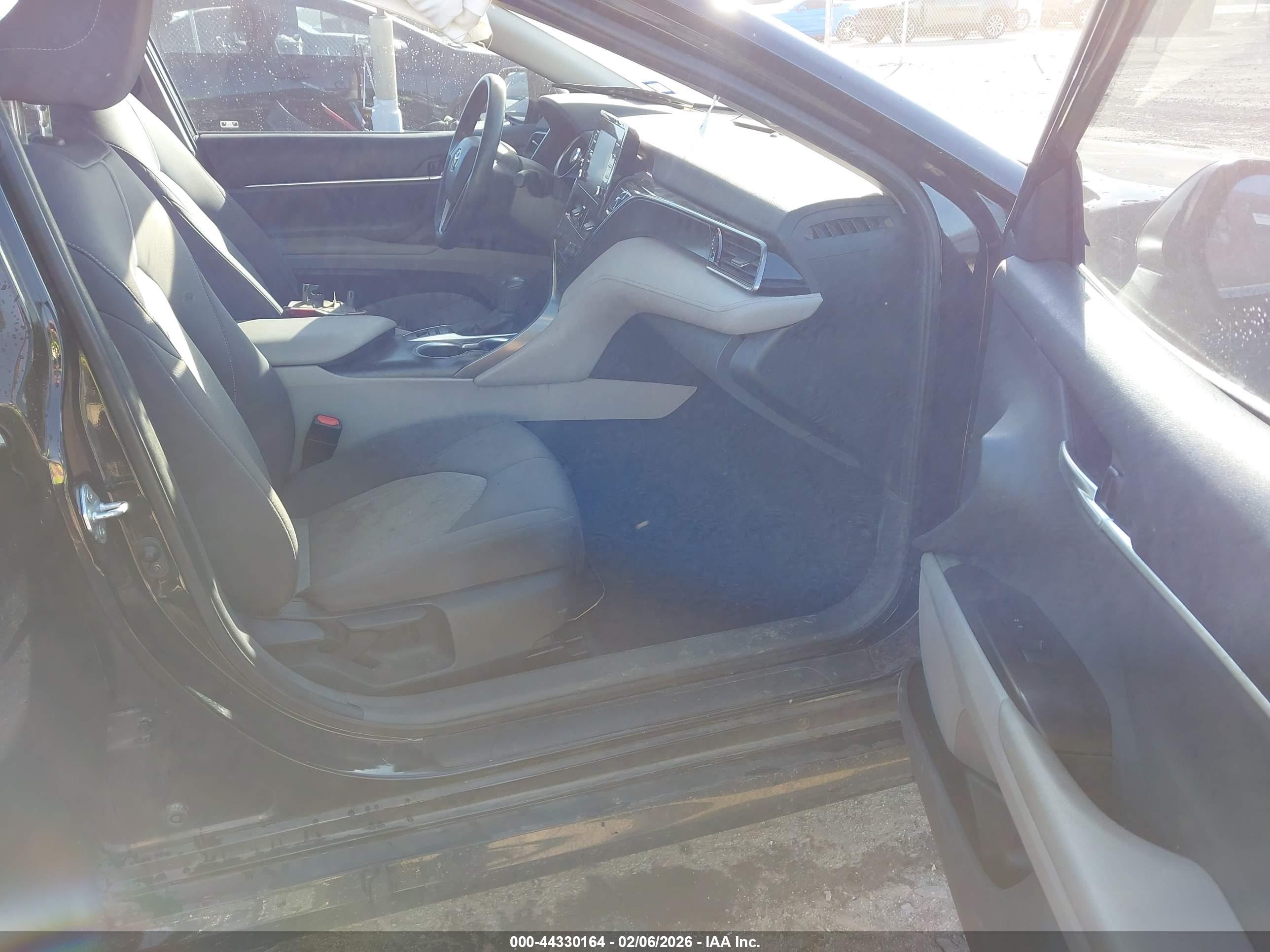 TOYOTA CAMRY image 5