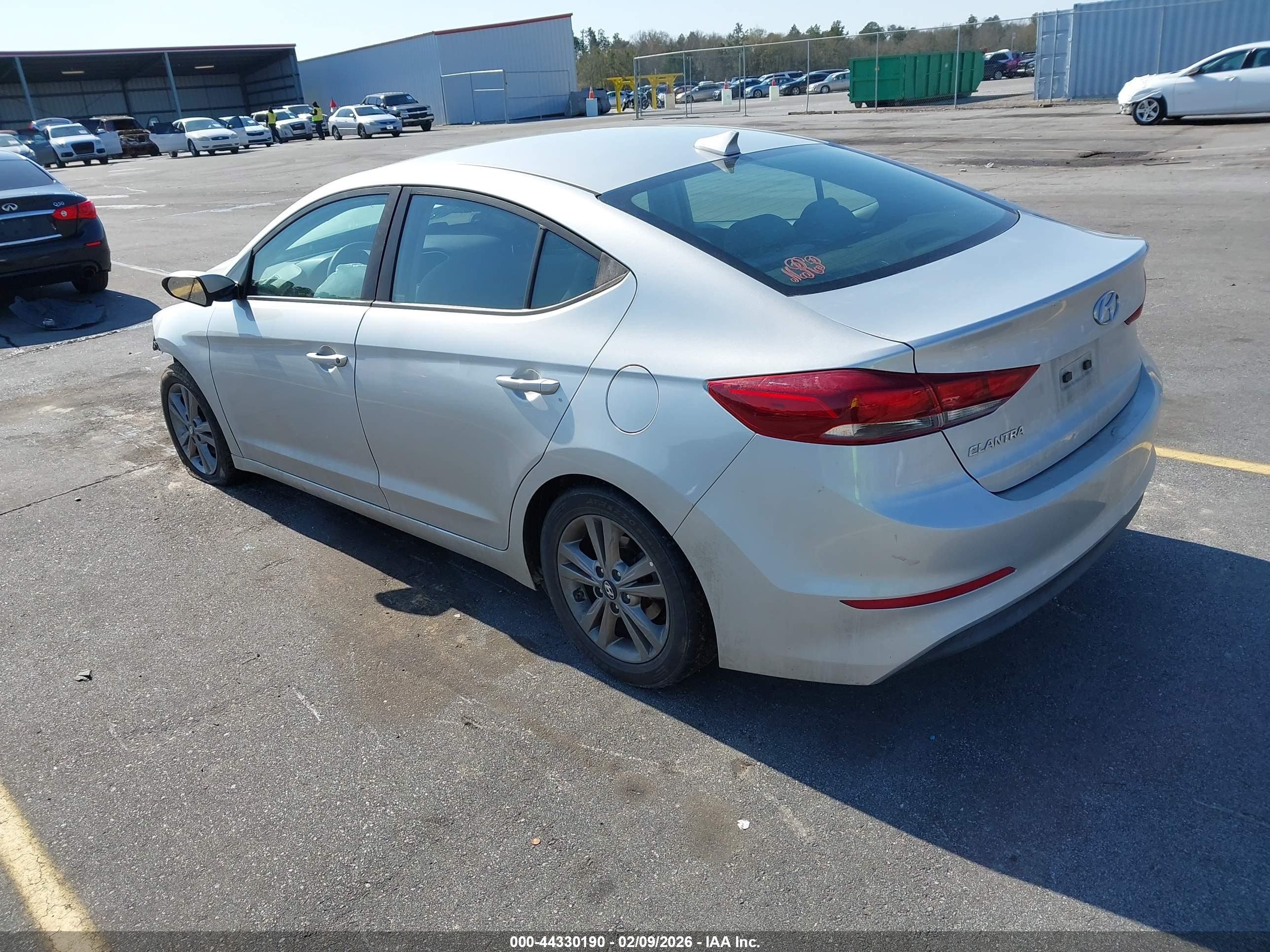 HYUNDAI ELANTRA image 3