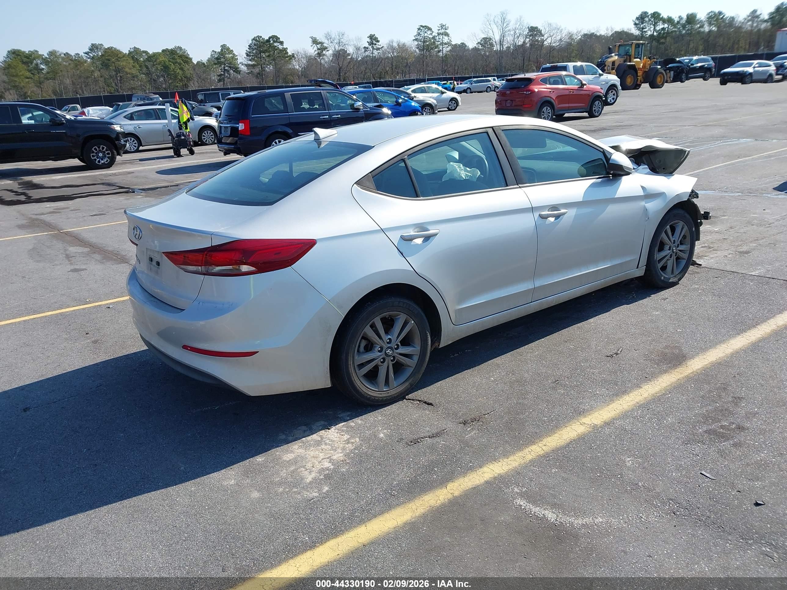 HYUNDAI ELANTRA image 4