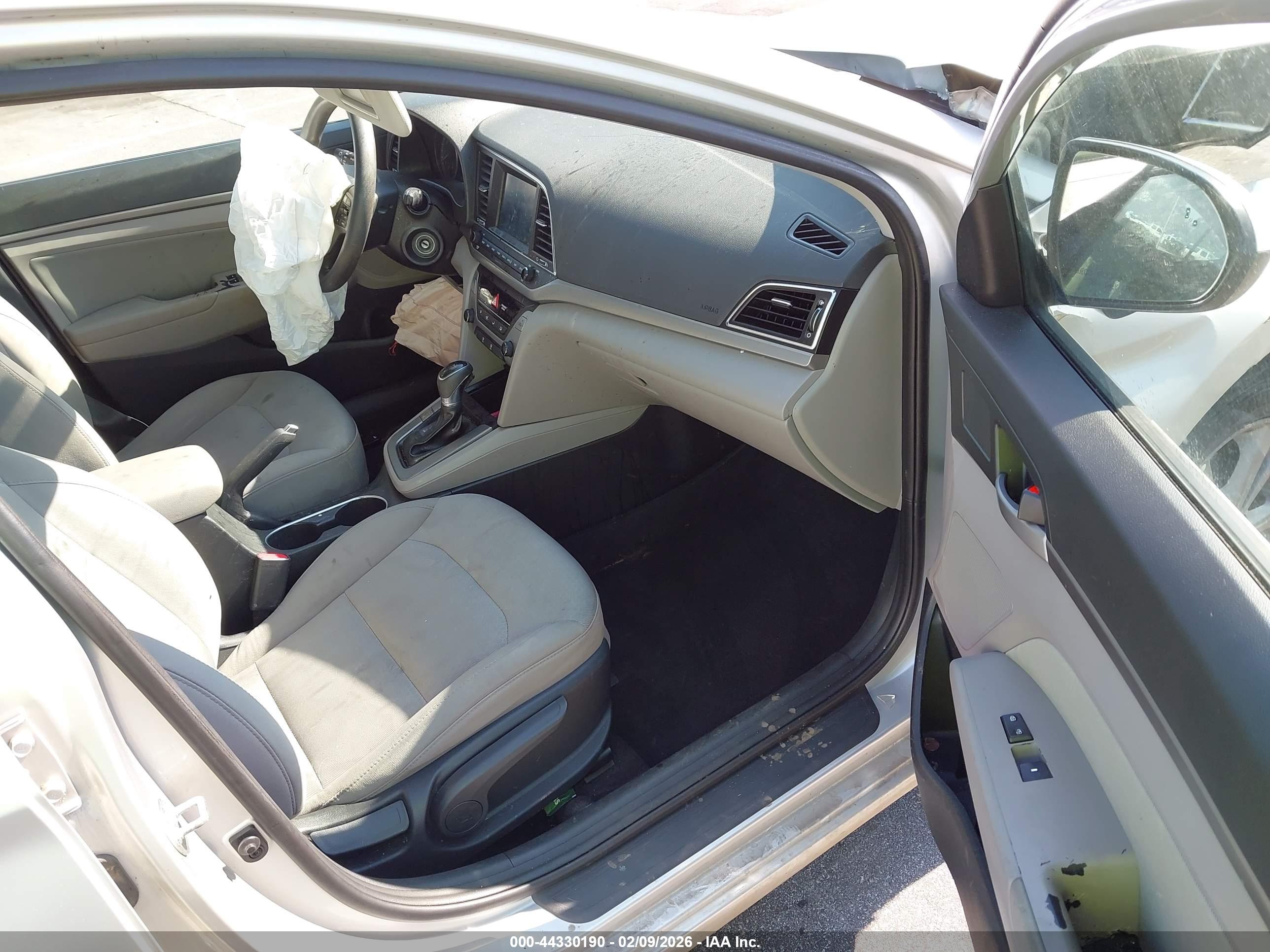 HYUNDAI ELANTRA image 5
