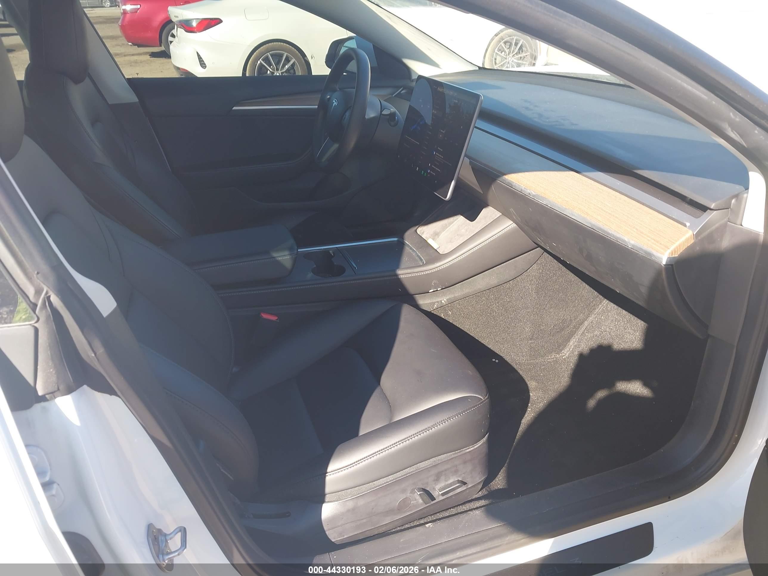 TESLA MODEL image 5