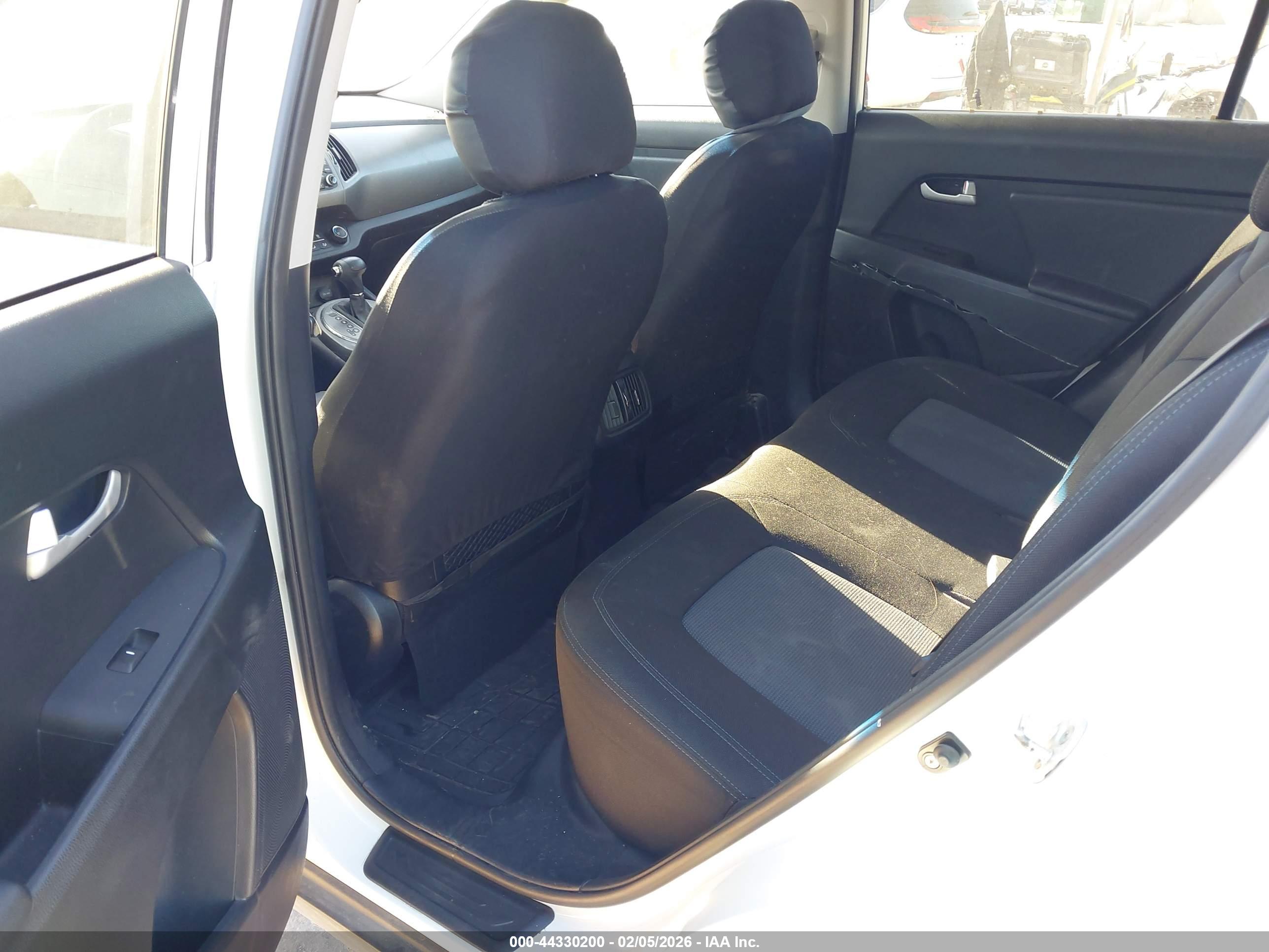 KIA SPORTAGE image 8