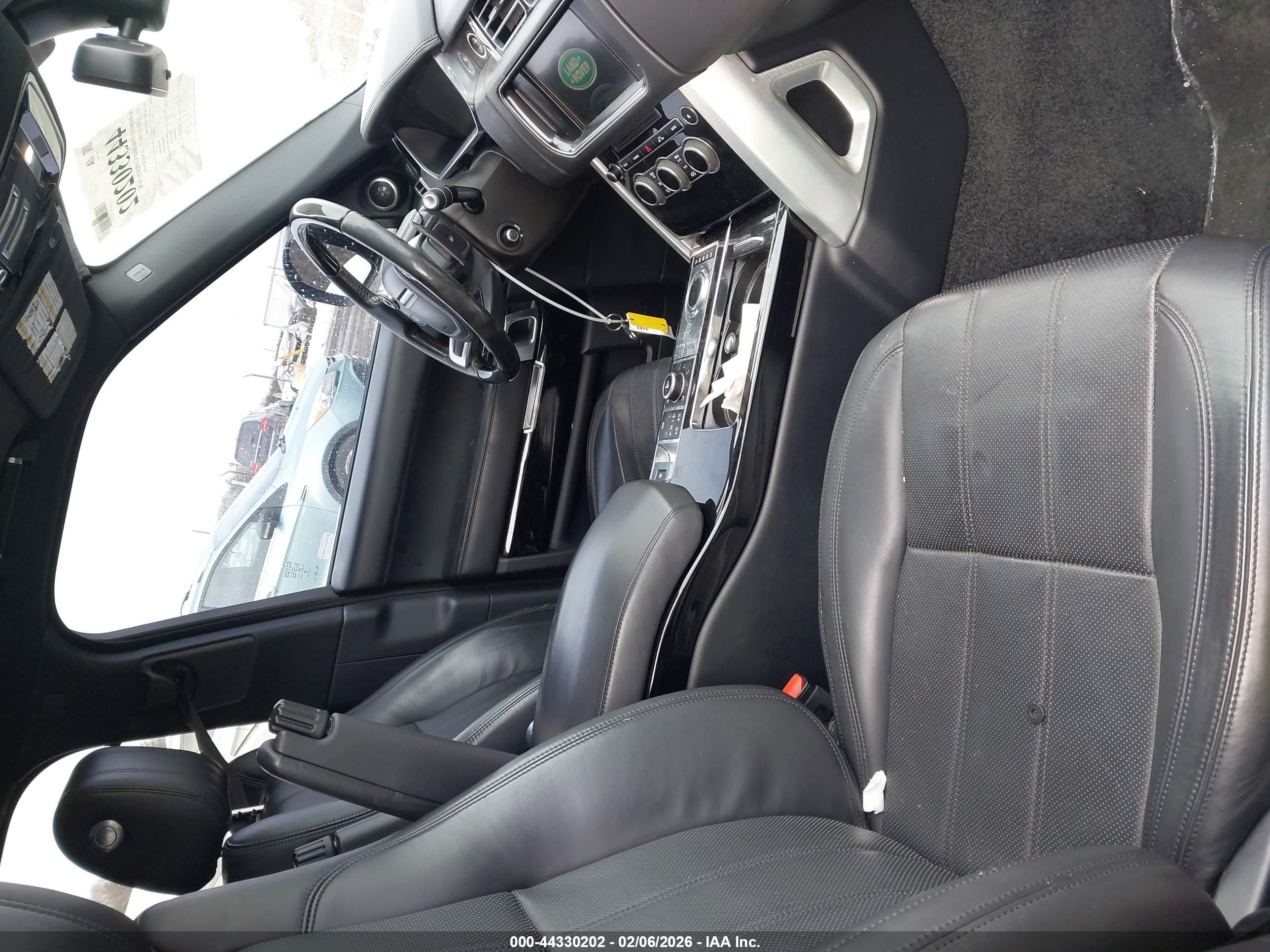 LAND ROVER image 5