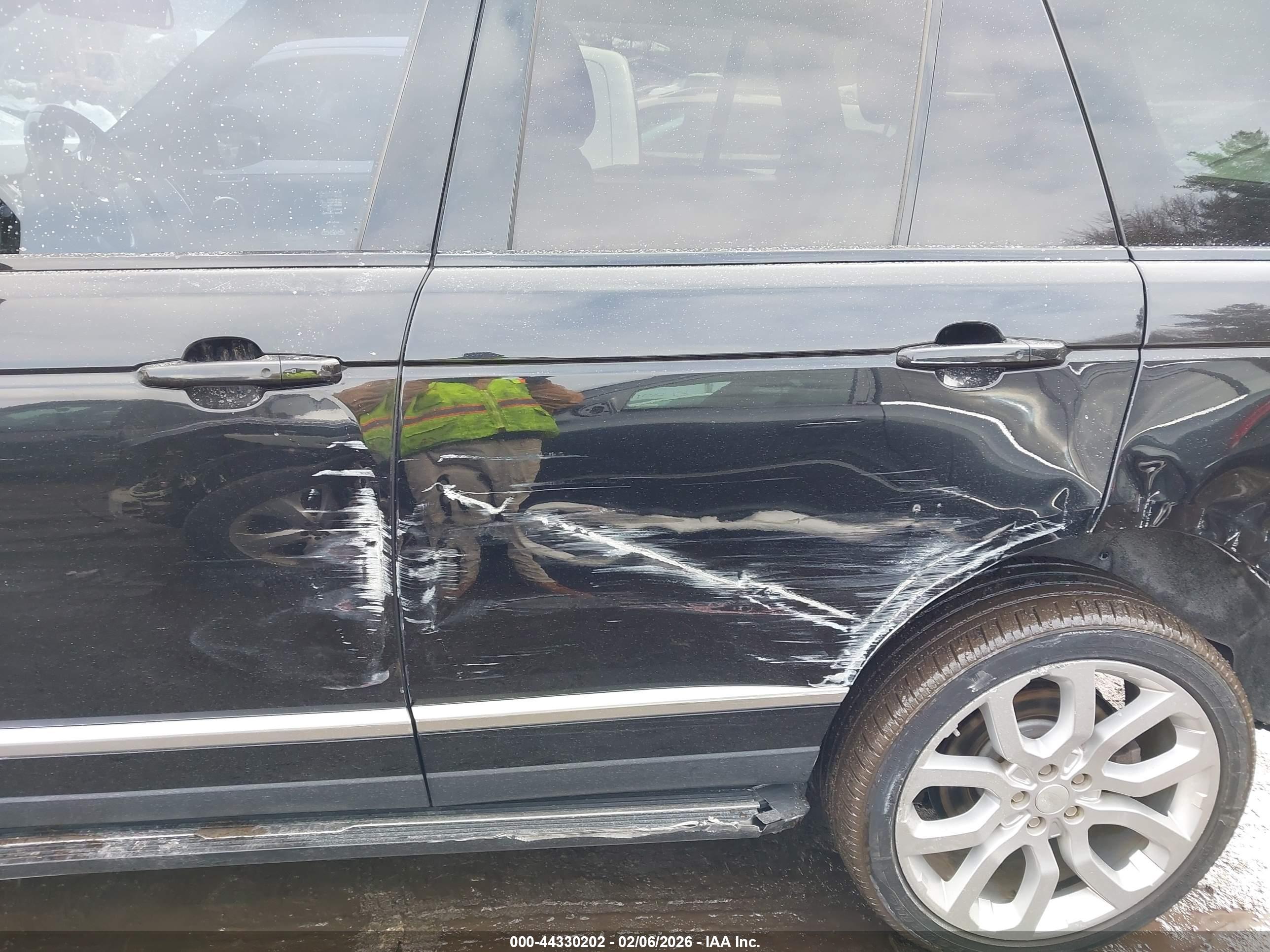 LAND ROVER image 6